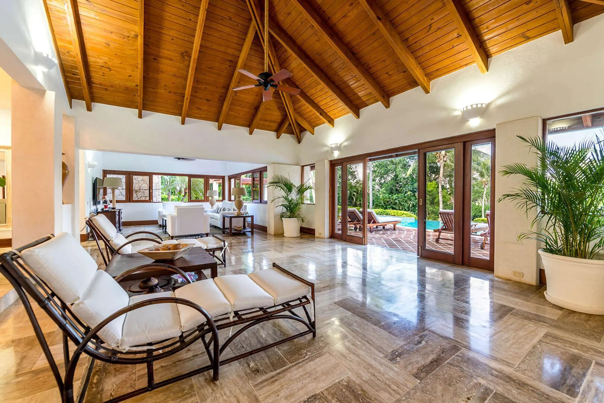 Casa de Campo's Exquisite Style Villa with Access to Minitas Beach and the Caribbean — photograph 6