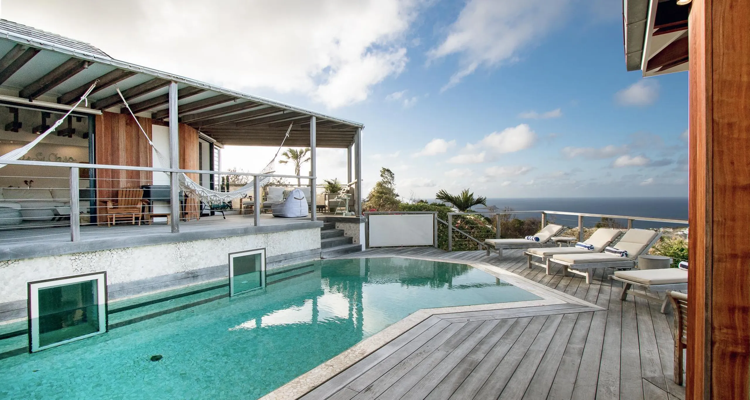 Superb Seaside Villa with Private Pool and Patio Dining — photograph 2