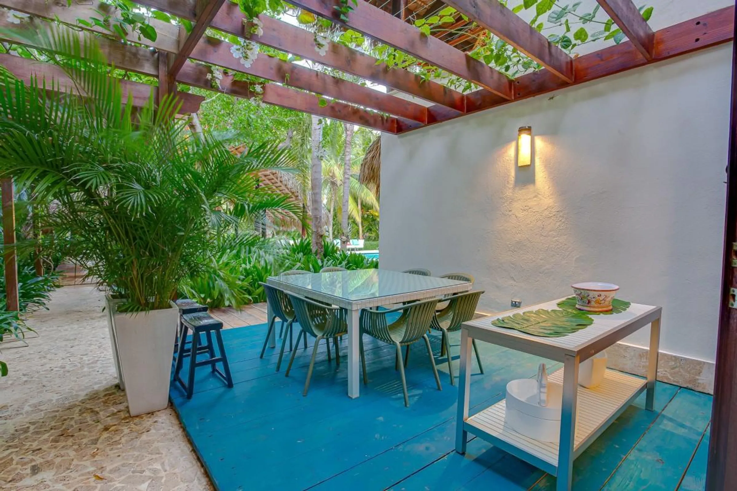 Fantastic Sustainable Villa with Palatial Pool Overlooking La Cana Golf Course in Punta Cana — photograph 10