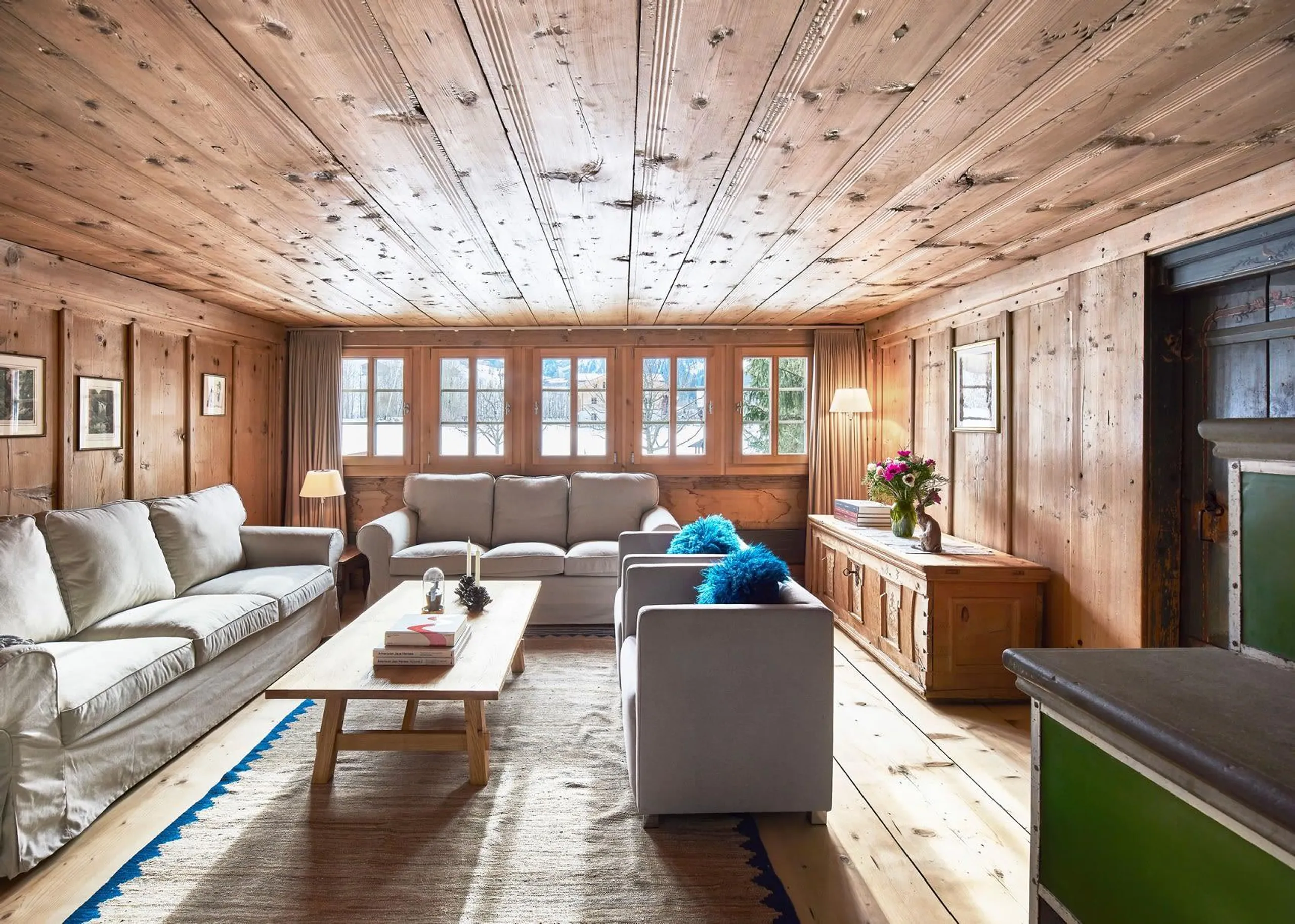 Deluxe Luxury Chalet in Gstaad with Stunning Views — photograph 2