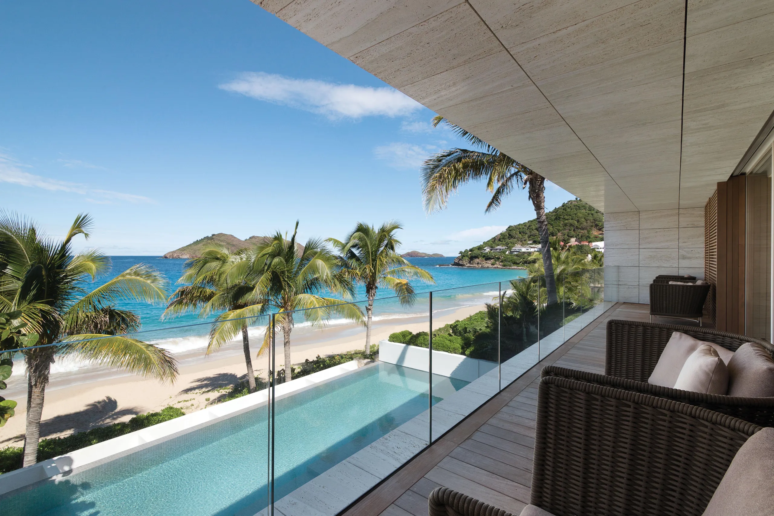 Brilliant Beachfront Villa with Infinity Pool and Home Cinema — photograph 2