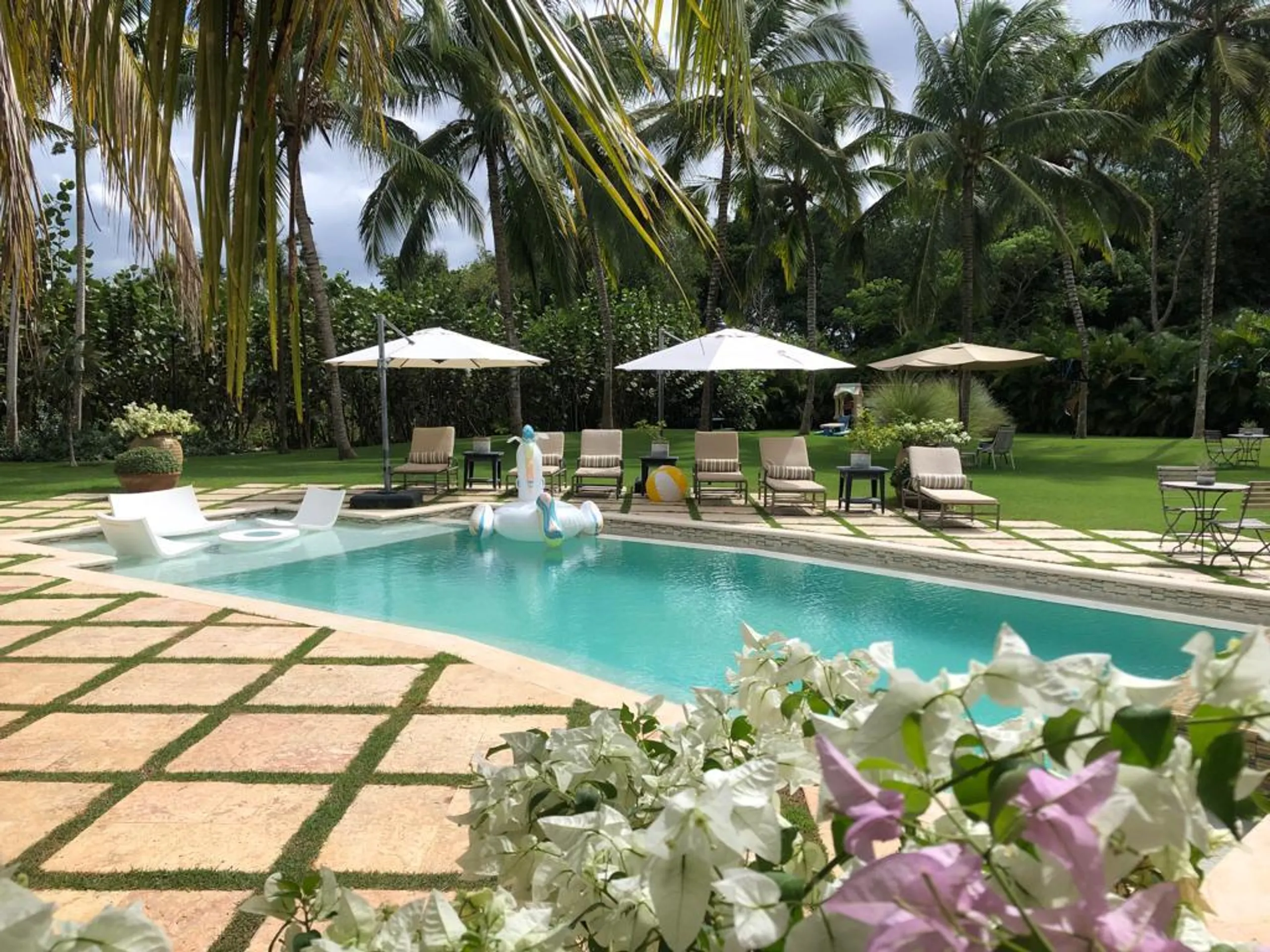 Superb Tropic Retreat with Private Pool and Garden Grounds — photograph 5