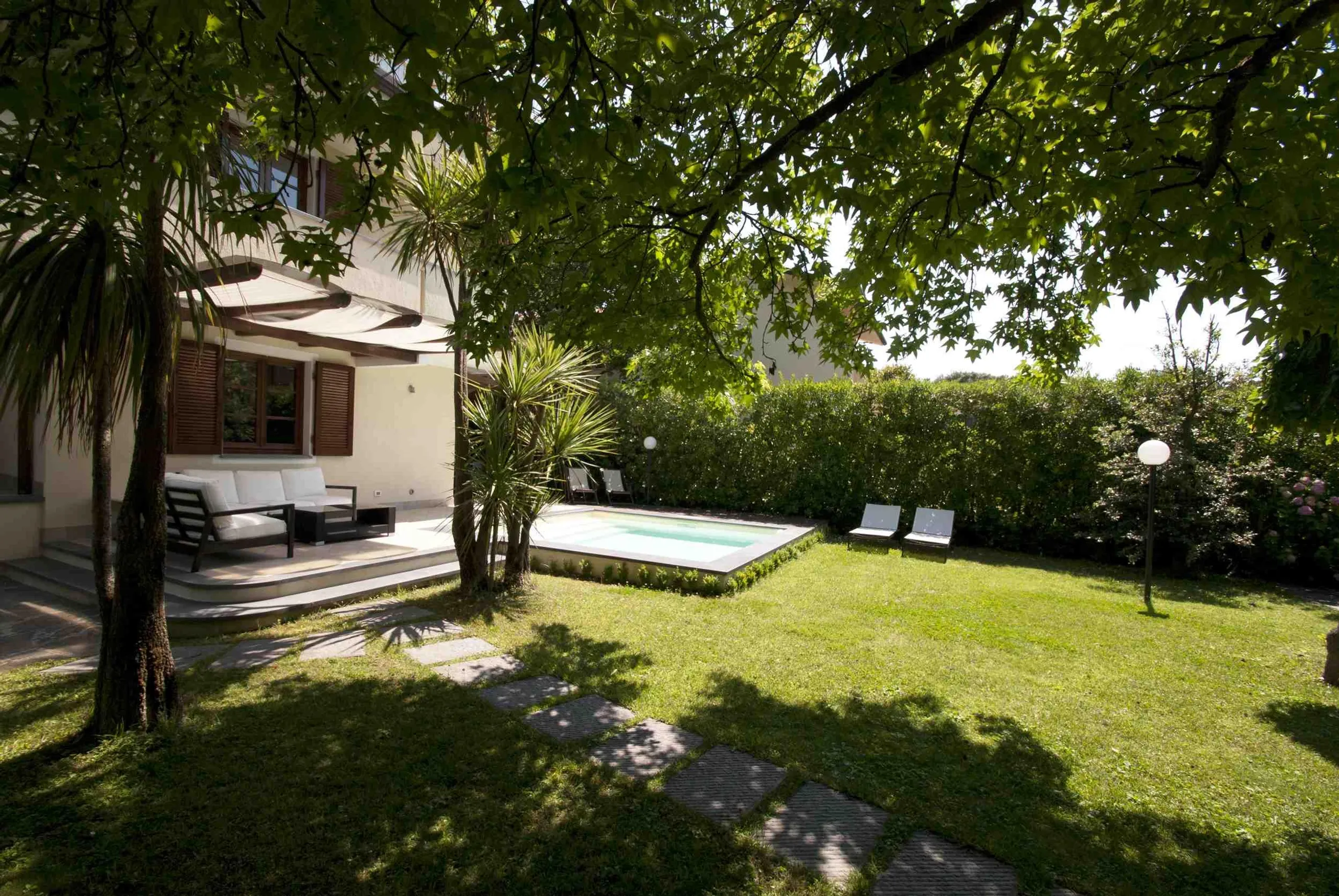 Lovely Garden Villa with Private Pool — photograph 3