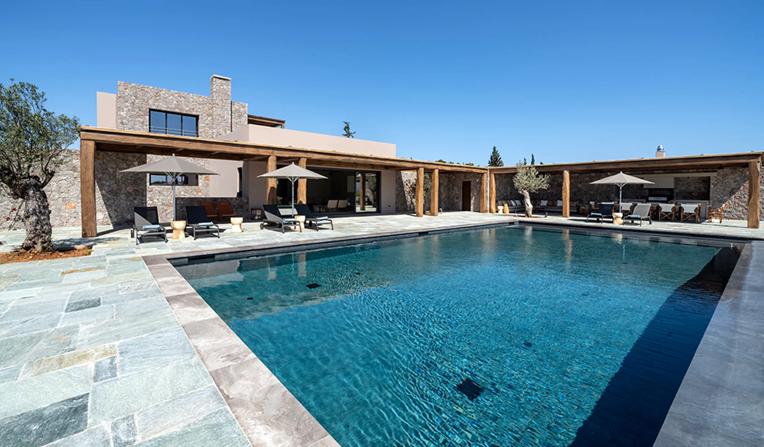 Luxurious Ververondian Getaway with Infinity Pool and Stunning Garden — photograph 2