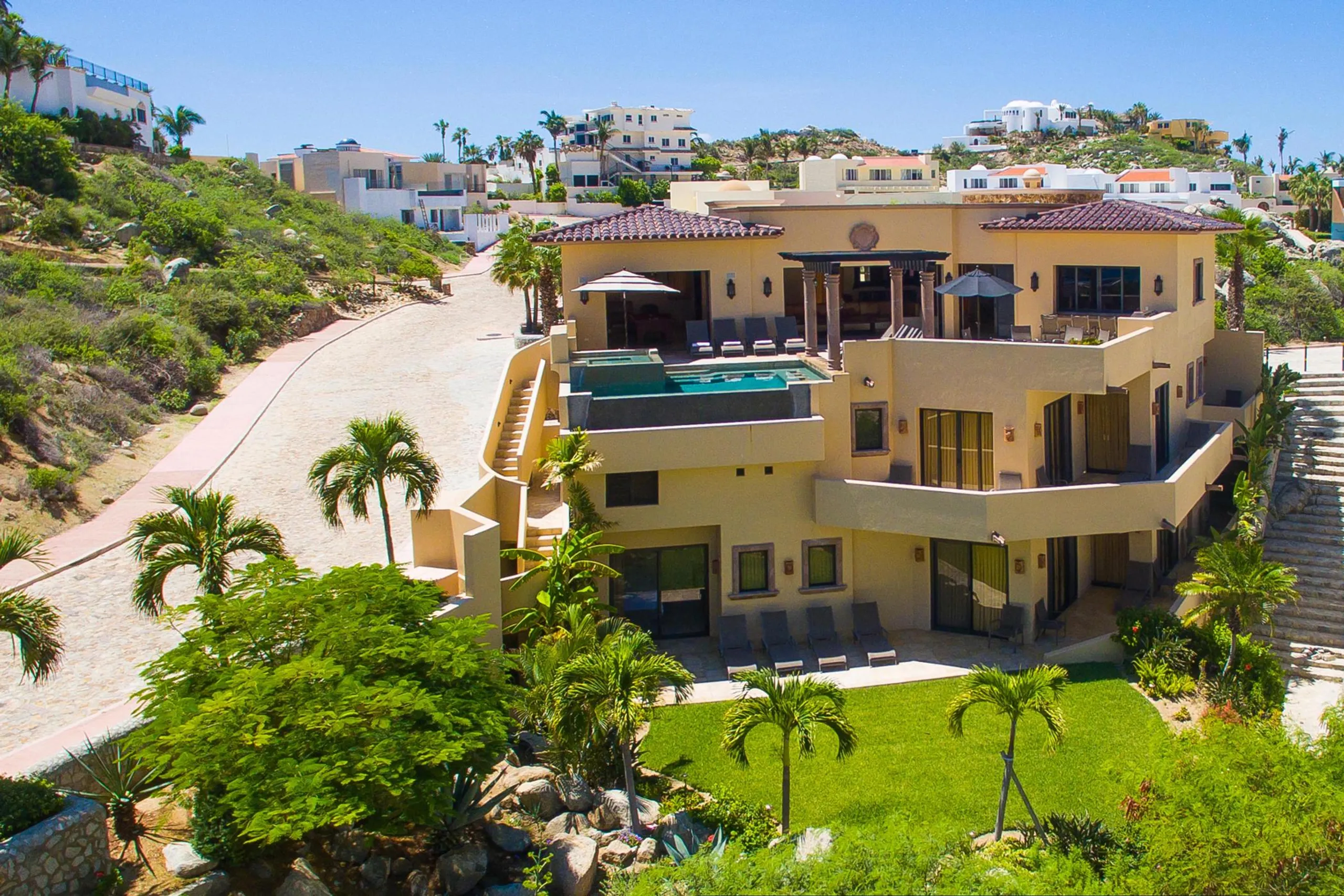 Pedregal New Construction Luxury Estate with Infinity Pool, Hot Tub and Sweeping Views — photograph 2
