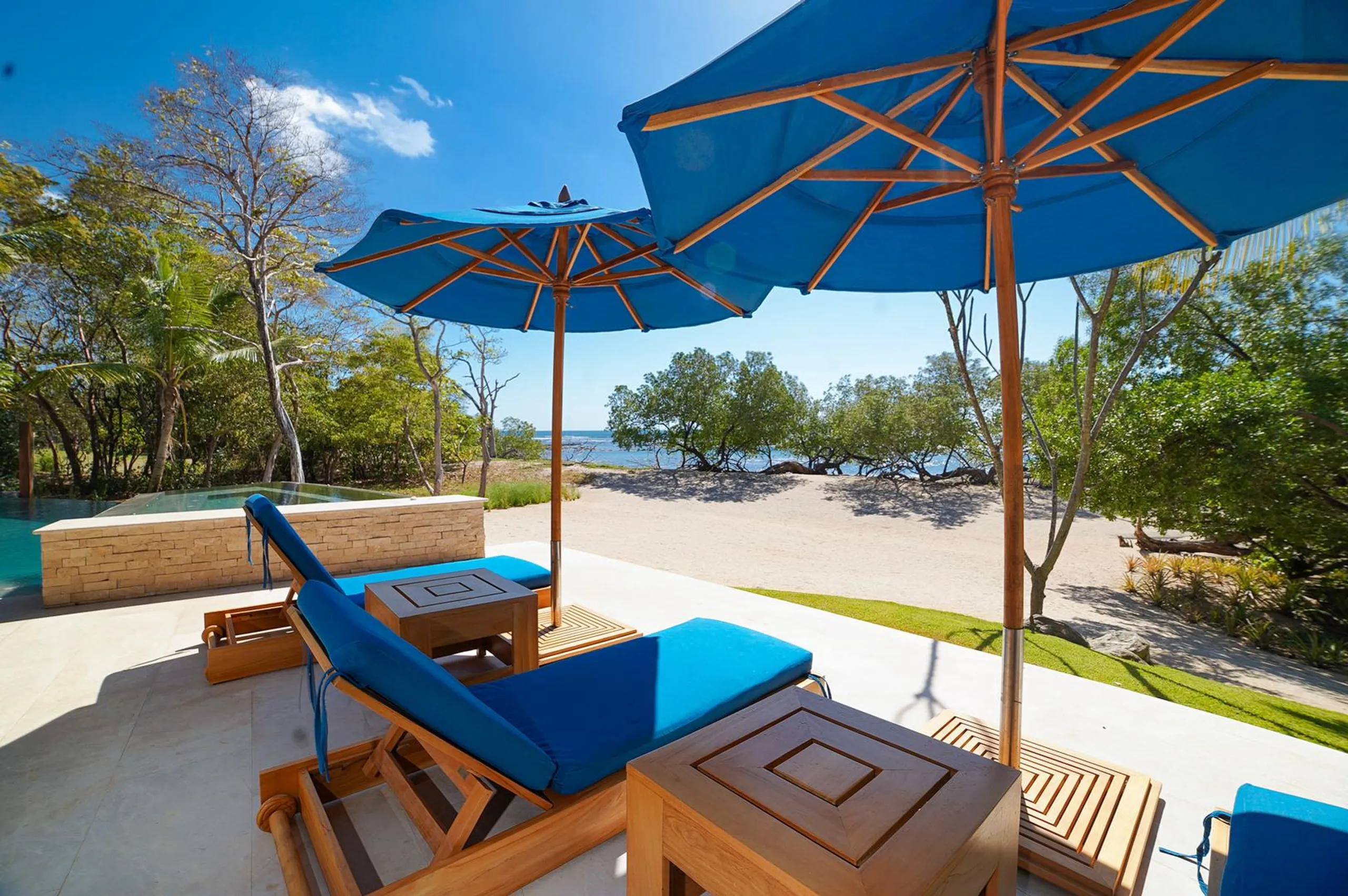 Perfect Playa Langosta Estate with Invigorating Pool and Jacuzzi — photograph 3