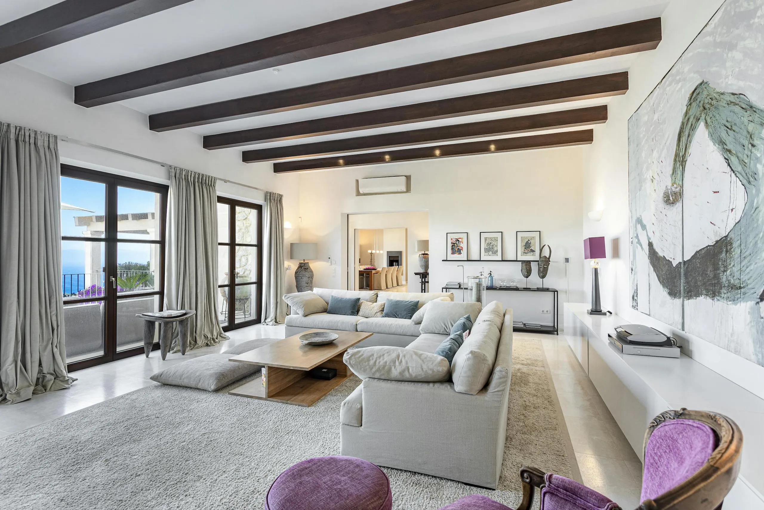 Abundant Oceanview Villa with Fireplace, Infinity Pool, and Fitness Room — photograph 11