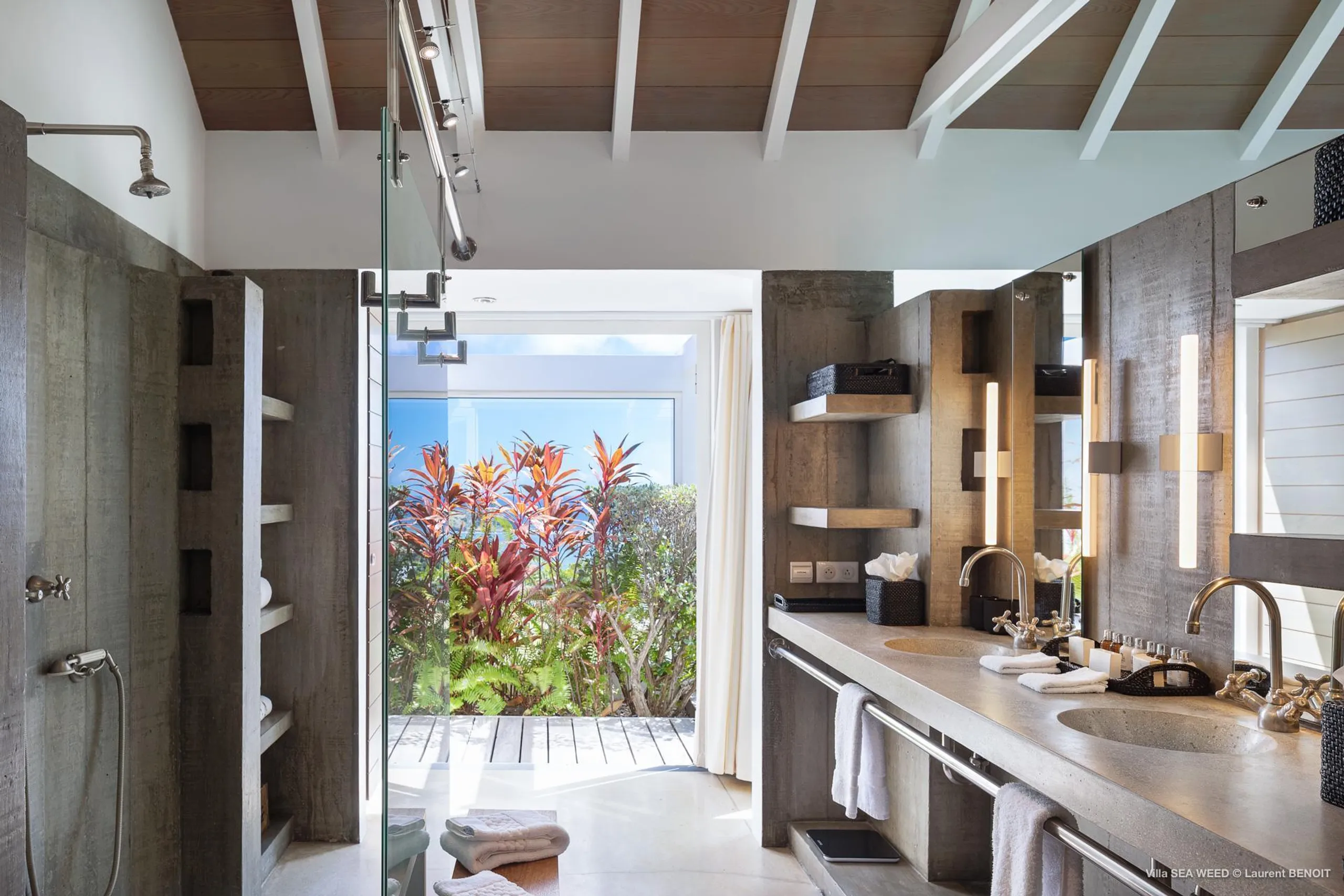 Regal Seaside Suite with Private Pool and Walks to Beach — photograph 12