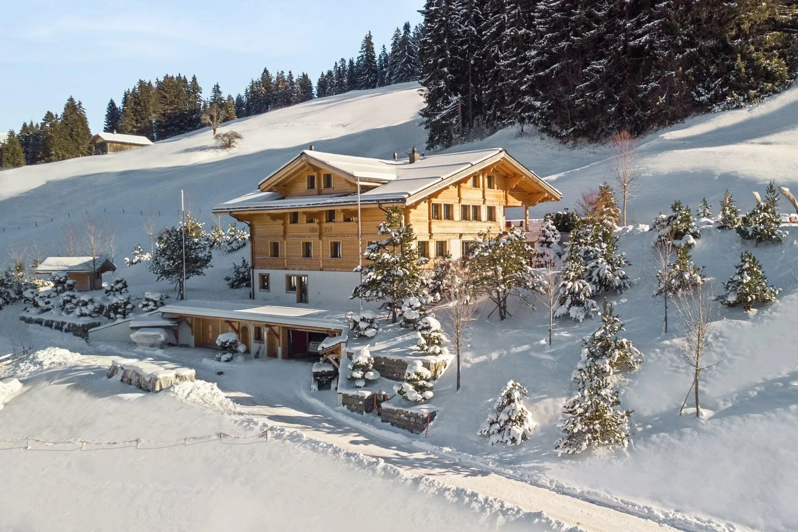Beautiful Modern Chalet with Stunning Views — photograph 2
