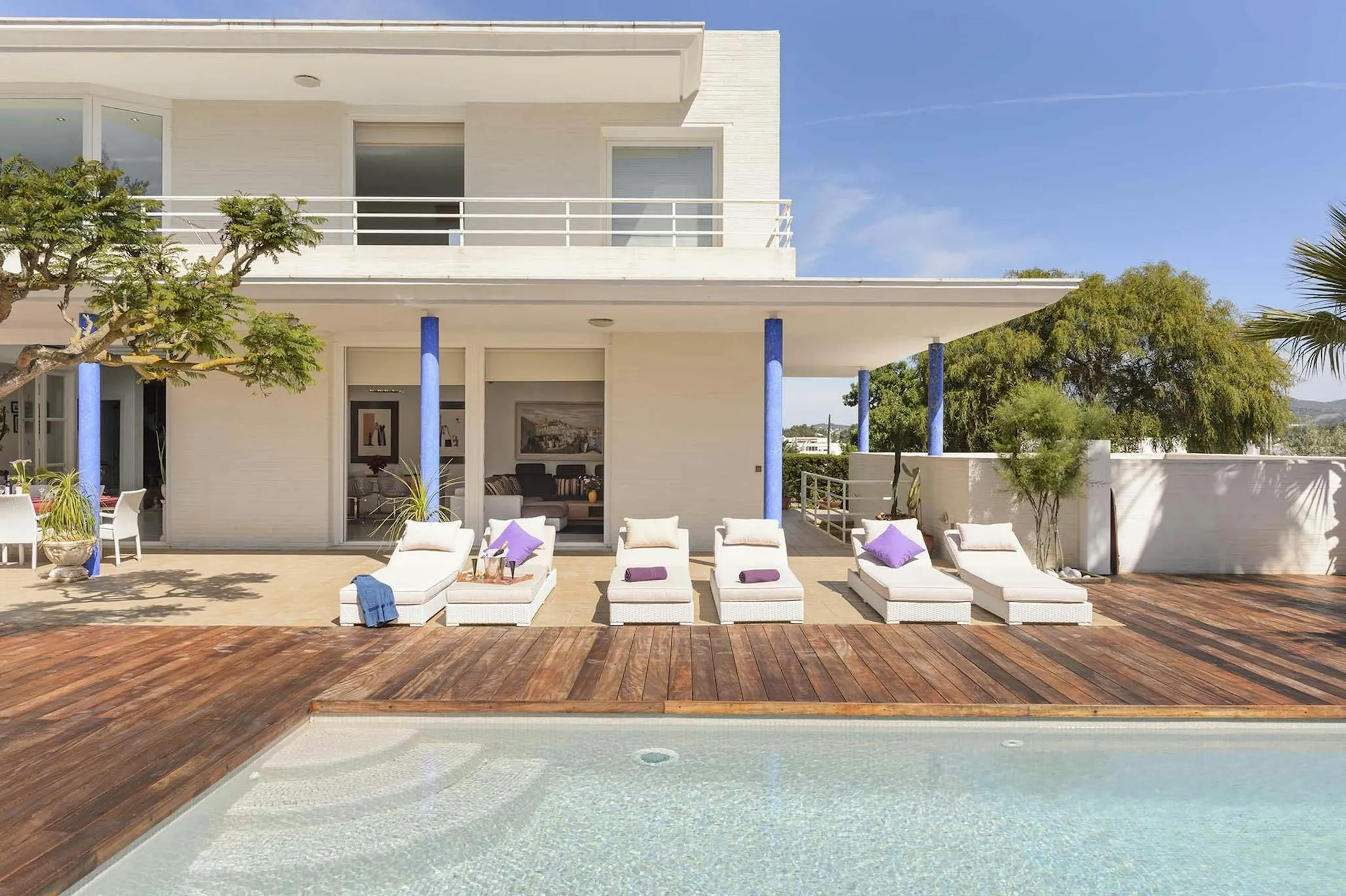 Refined Modern Villa in Ibiza with Private Pool and Sun Deck — photograph 10