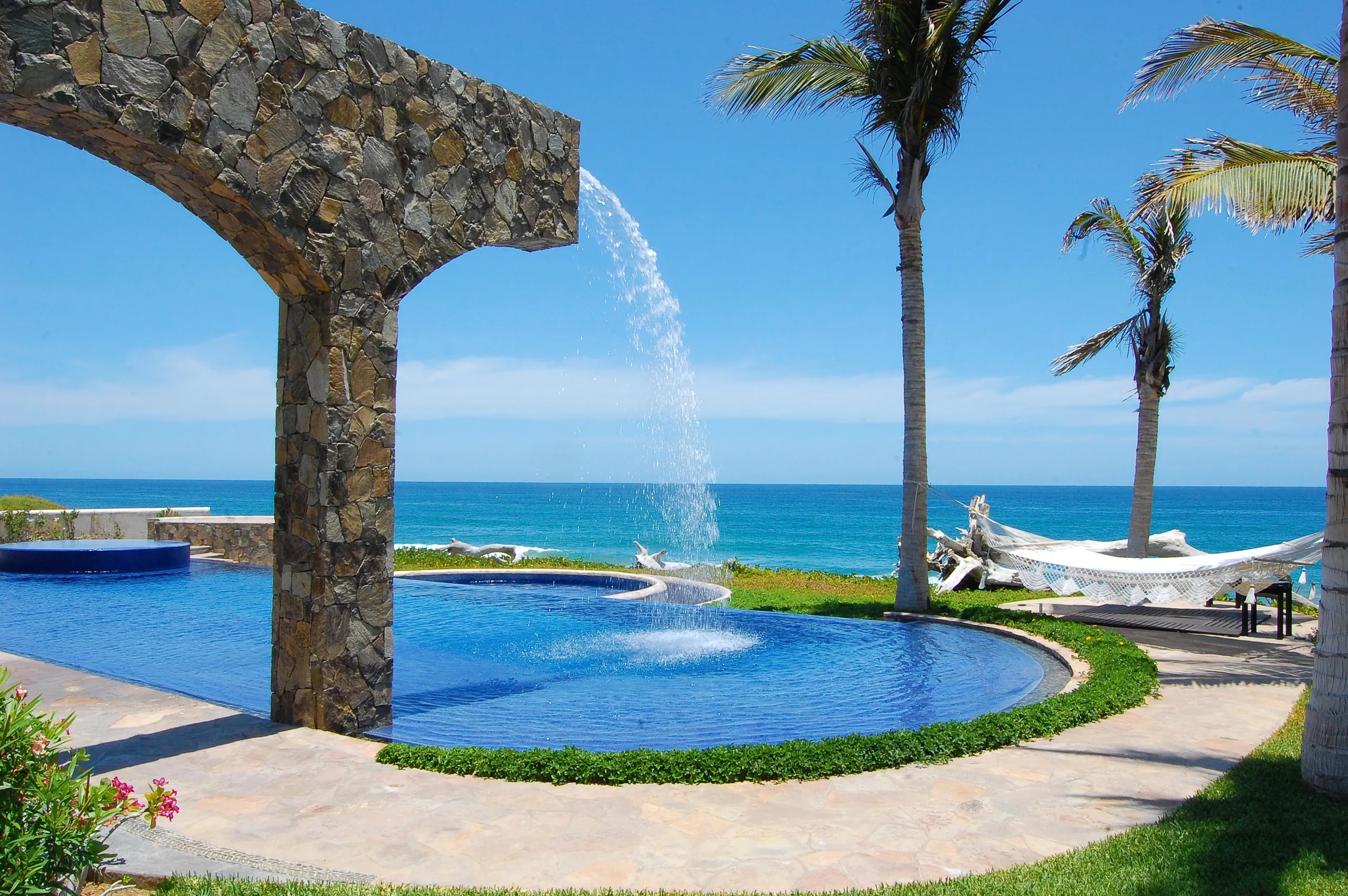 Elegant Puerto Los Cabos Villa with Waterfall Pool and Oceanfront Views — photograph 2