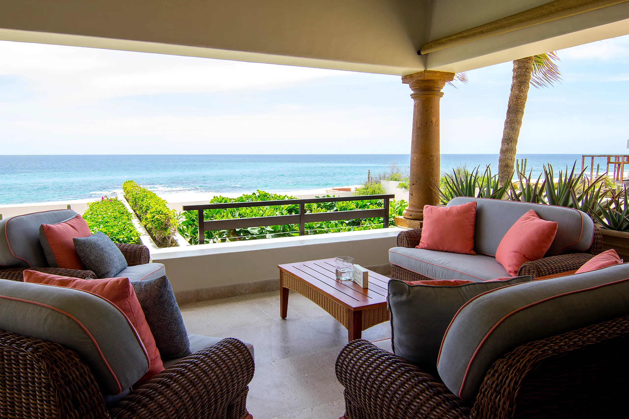 Resplendent Cabo Estate with Private Pool and Walks to Beach — photograph 11