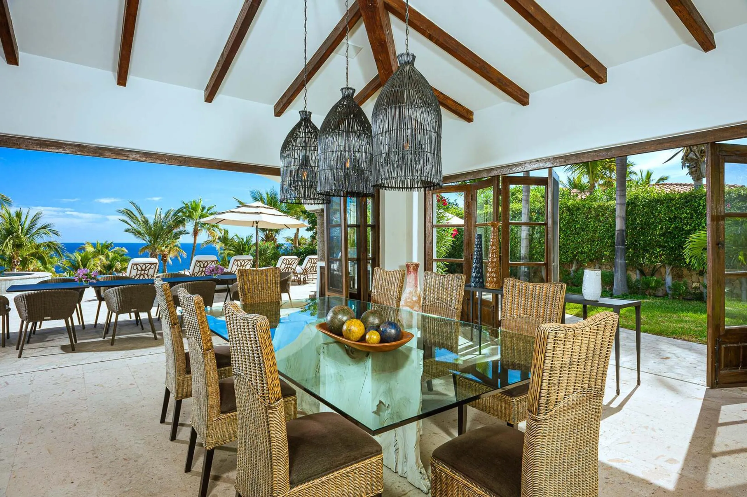 Sleek Villa Haven in Palmilla Caleta with Infinity Pool and Spectacular Sea of Cortez Vistas — photograph 11