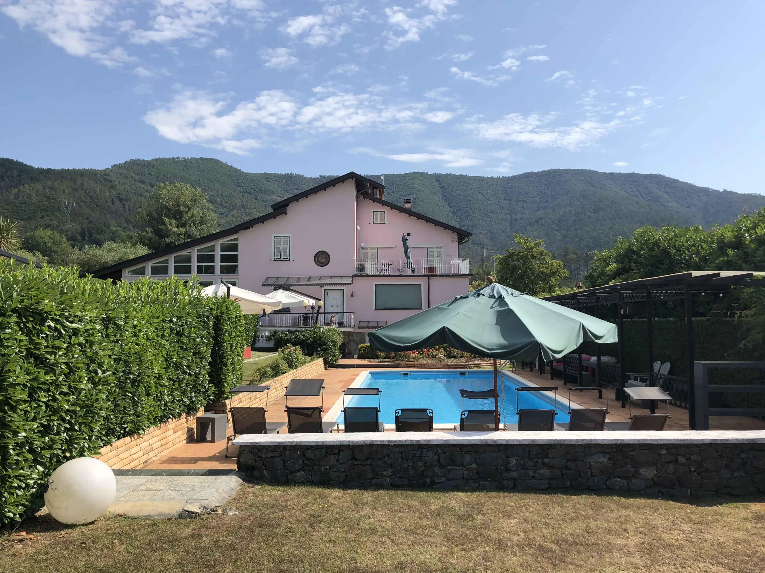 Spacious Villa With Pool And Tennis Court — photograph 2