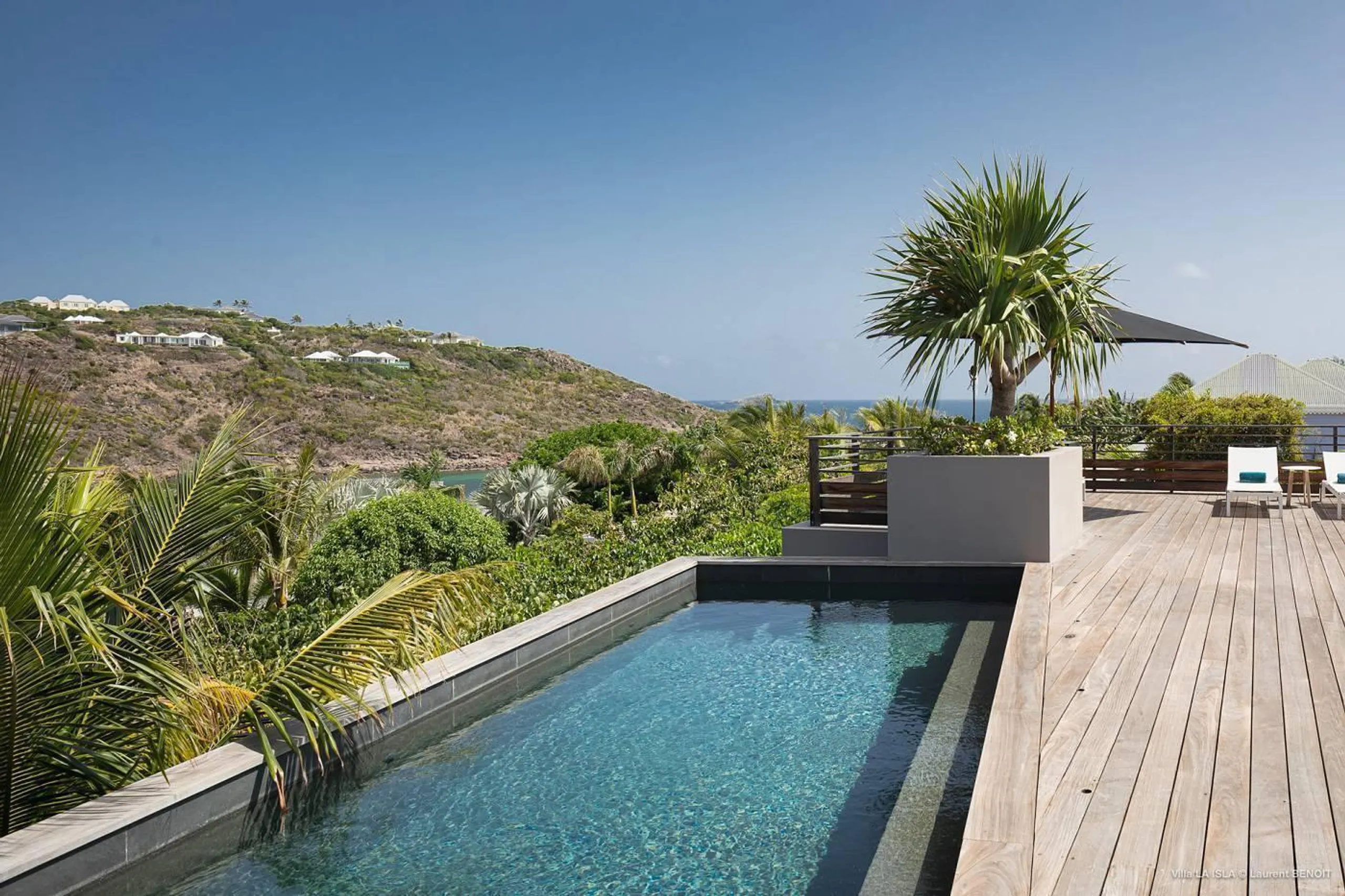 Majestic Luxury Villa with Private Pool and Garden Lounge, Marigot