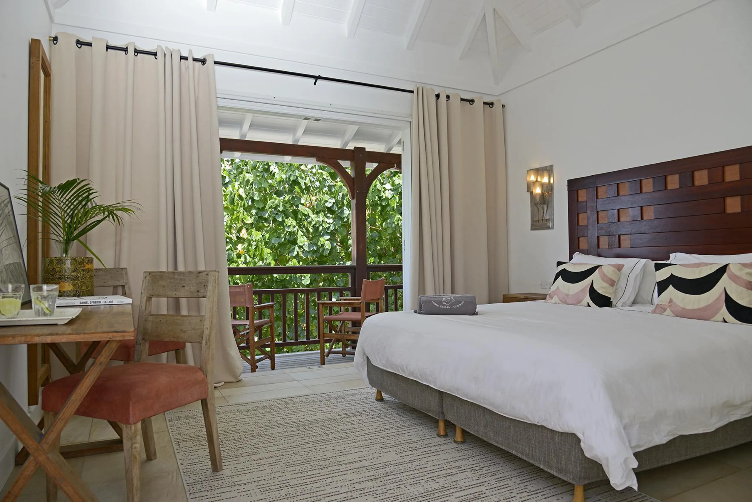 Posh Tropical Villa with Private Pool and Ocean Views — photograph 8