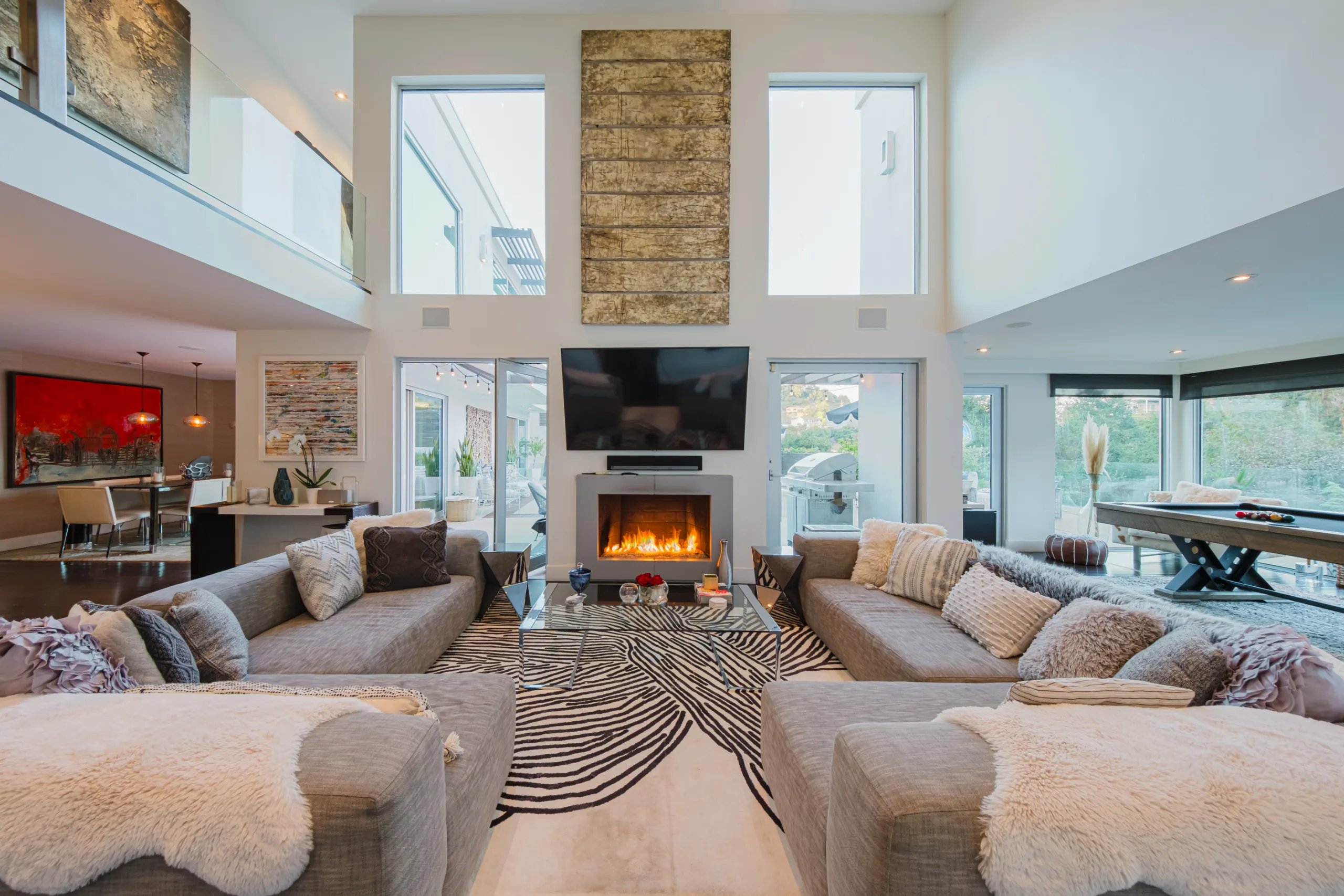 Hollywood Hills Villa with Private Pool, Outdoor Entertainment and Canyon Views — photograph 6
