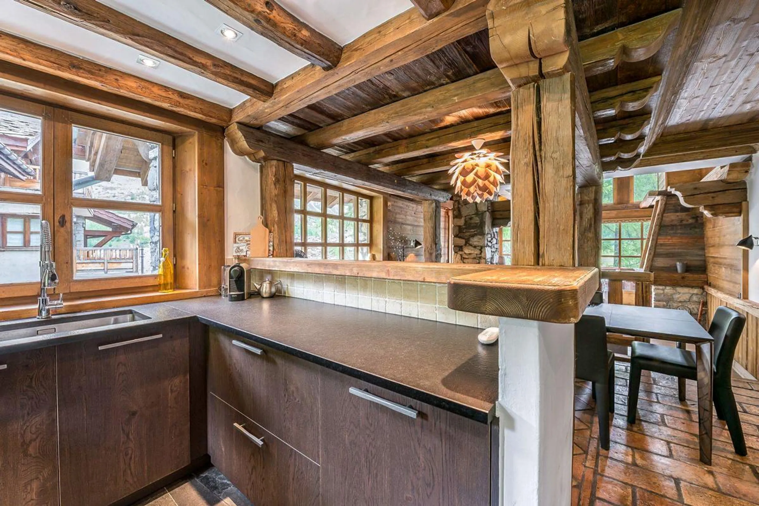 Charming Chalet in Val d’Isere with Stunning Mountain Views — photograph 6