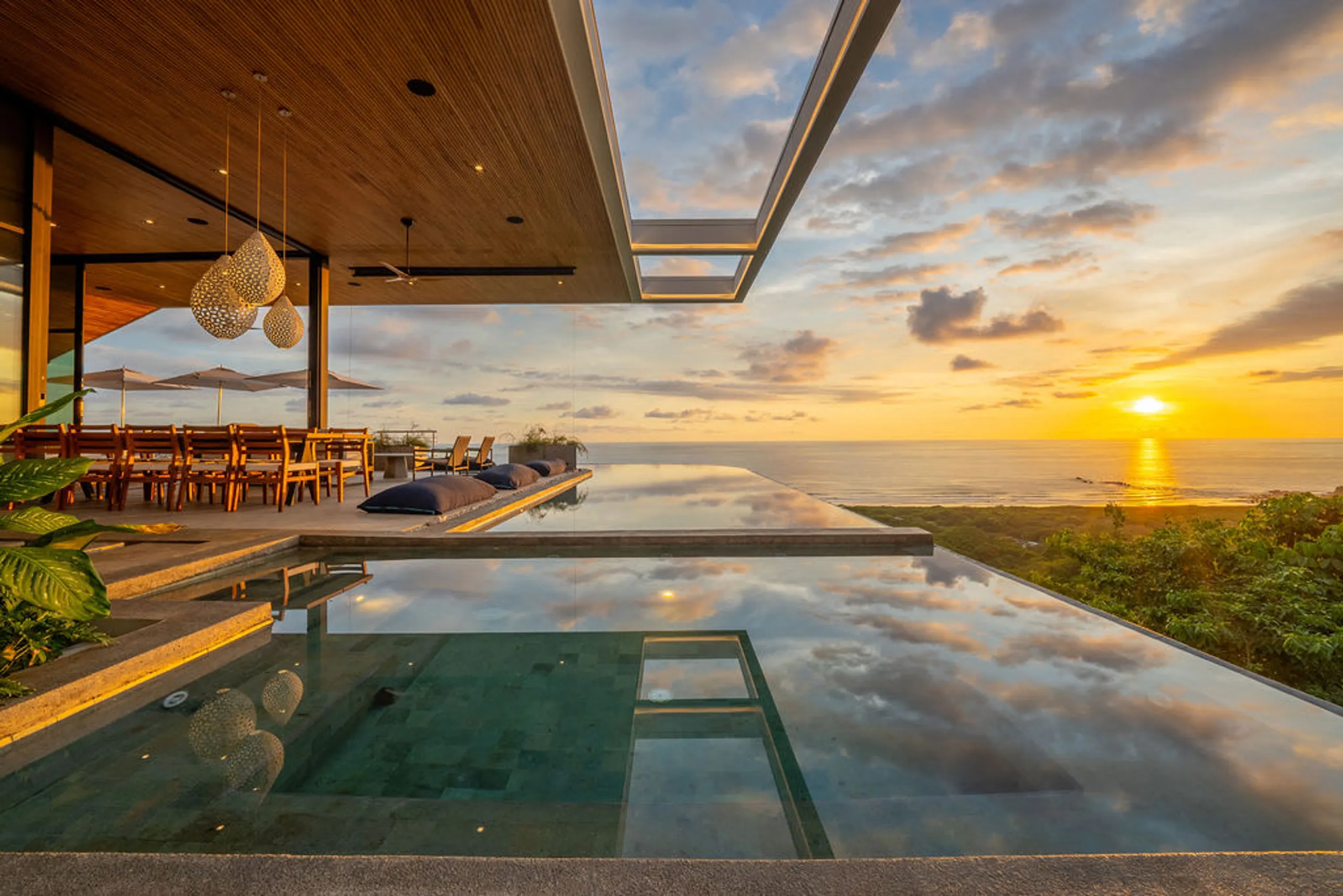 Spectacular Oceanview Villa with Pivate Pool & 180° Ocean Views — photograph 3