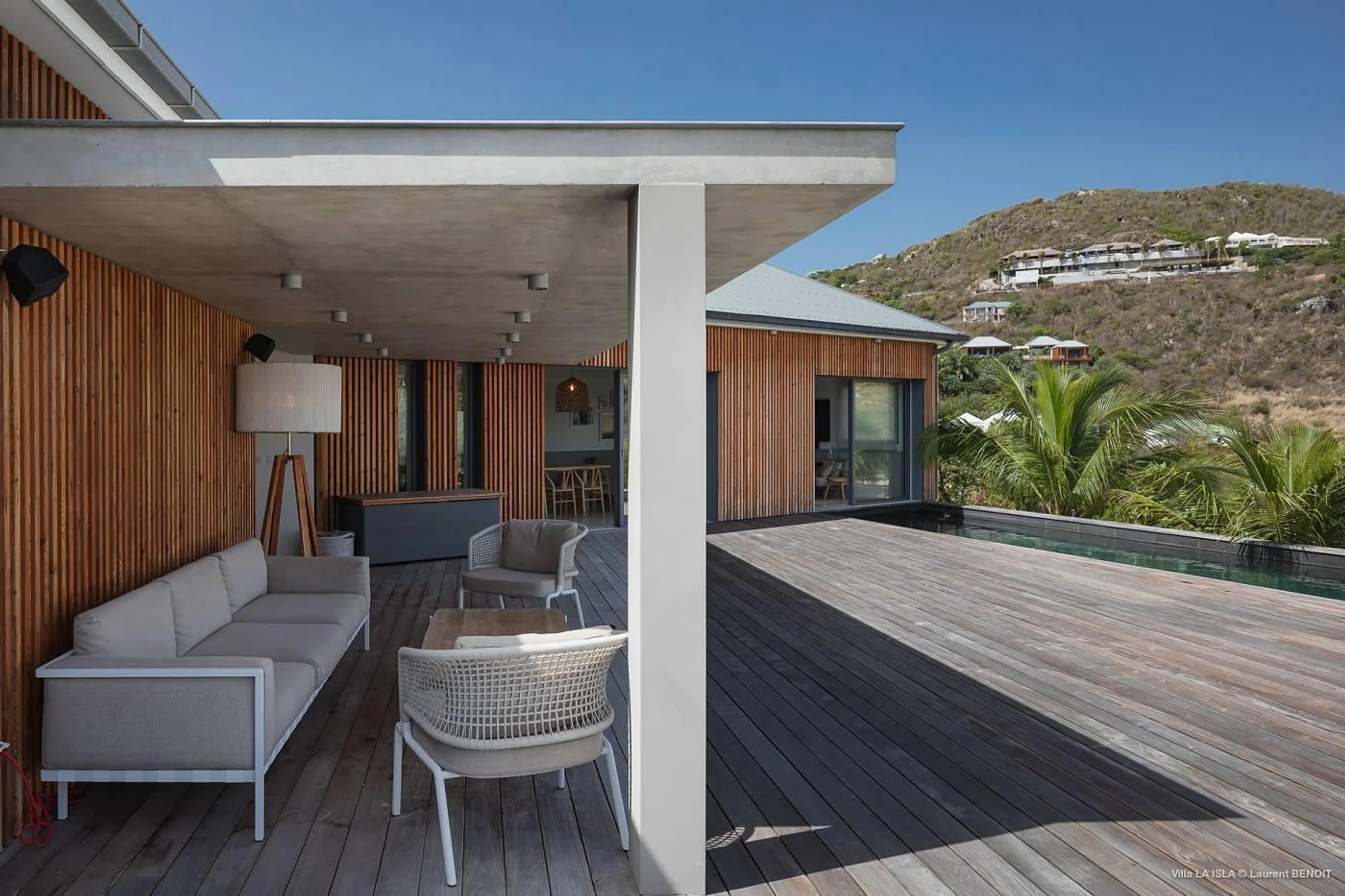 Majestic Luxury Villa with Private Pool and Garden Lounge — photograph 5