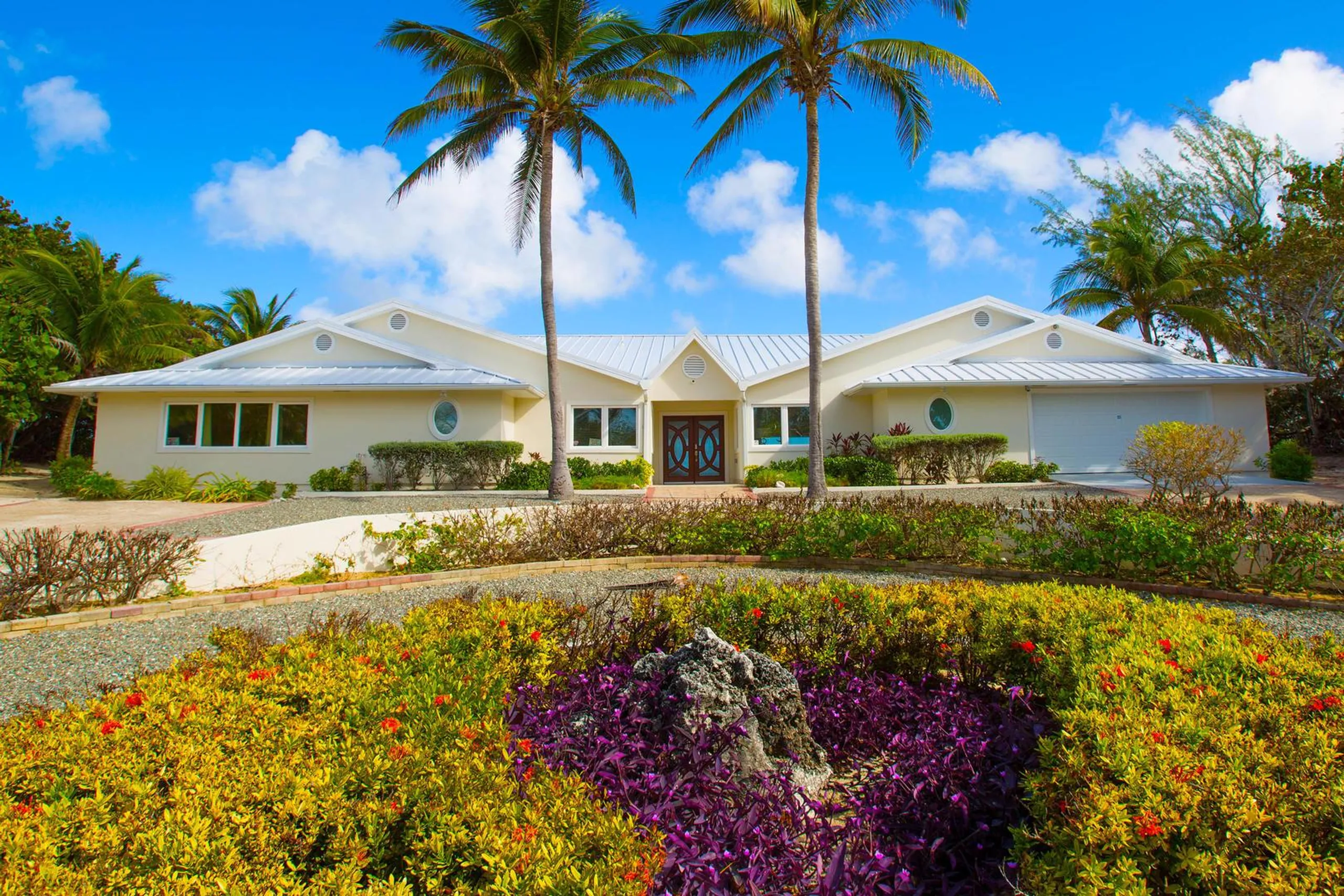 Elegant Twin Palms Beach Front Villa with Private Pool and Beach Access — photograph 5