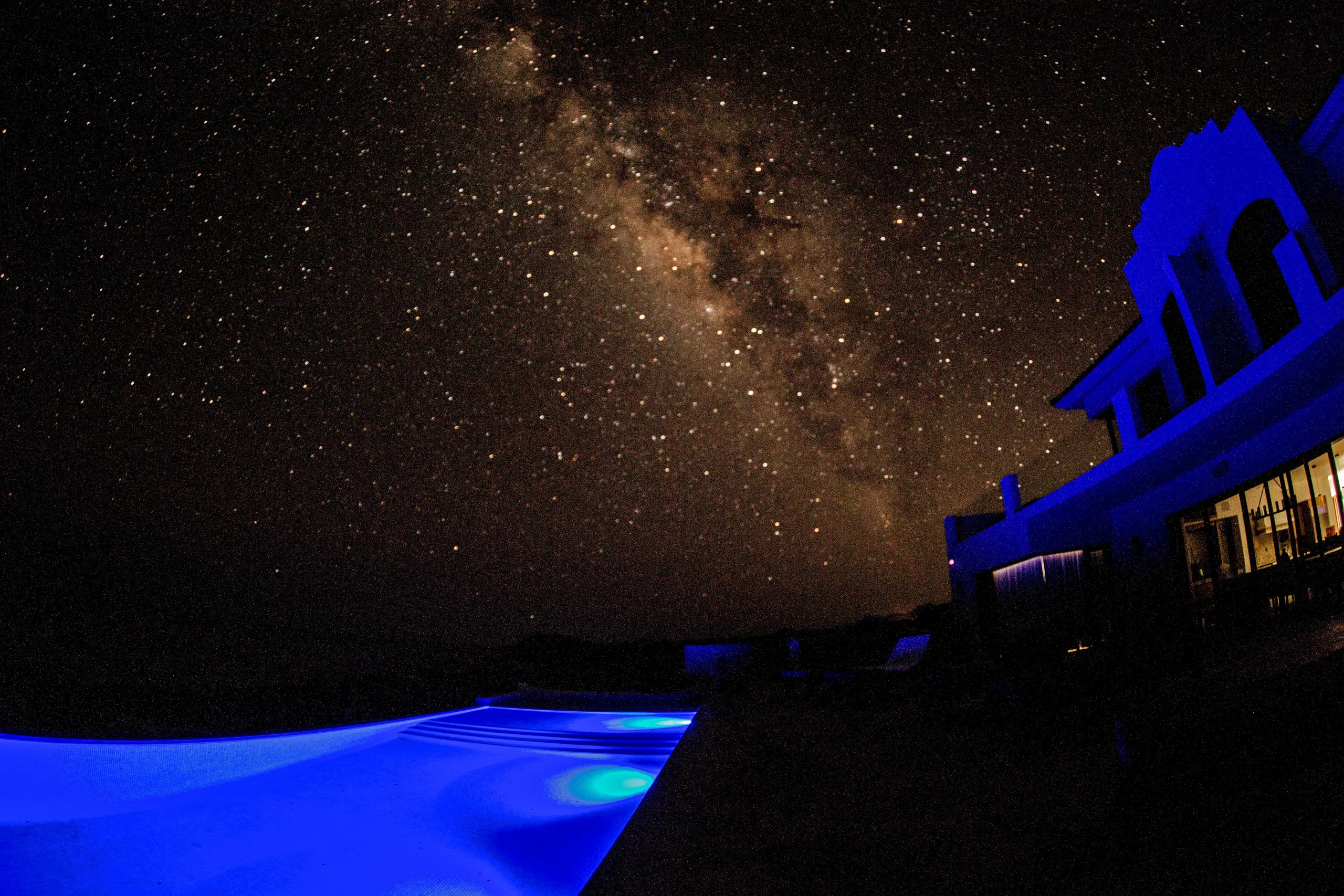 Stunning Los Frailes Villa with Invigorating Pool and Walks to Beach — photograph 9
