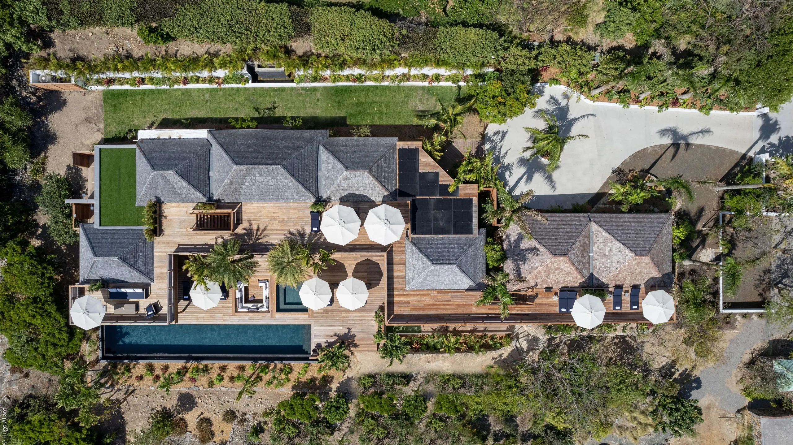 Seaside Majestic Villa With Infinity Pool and Spectacular Ocean Views — photograph 4