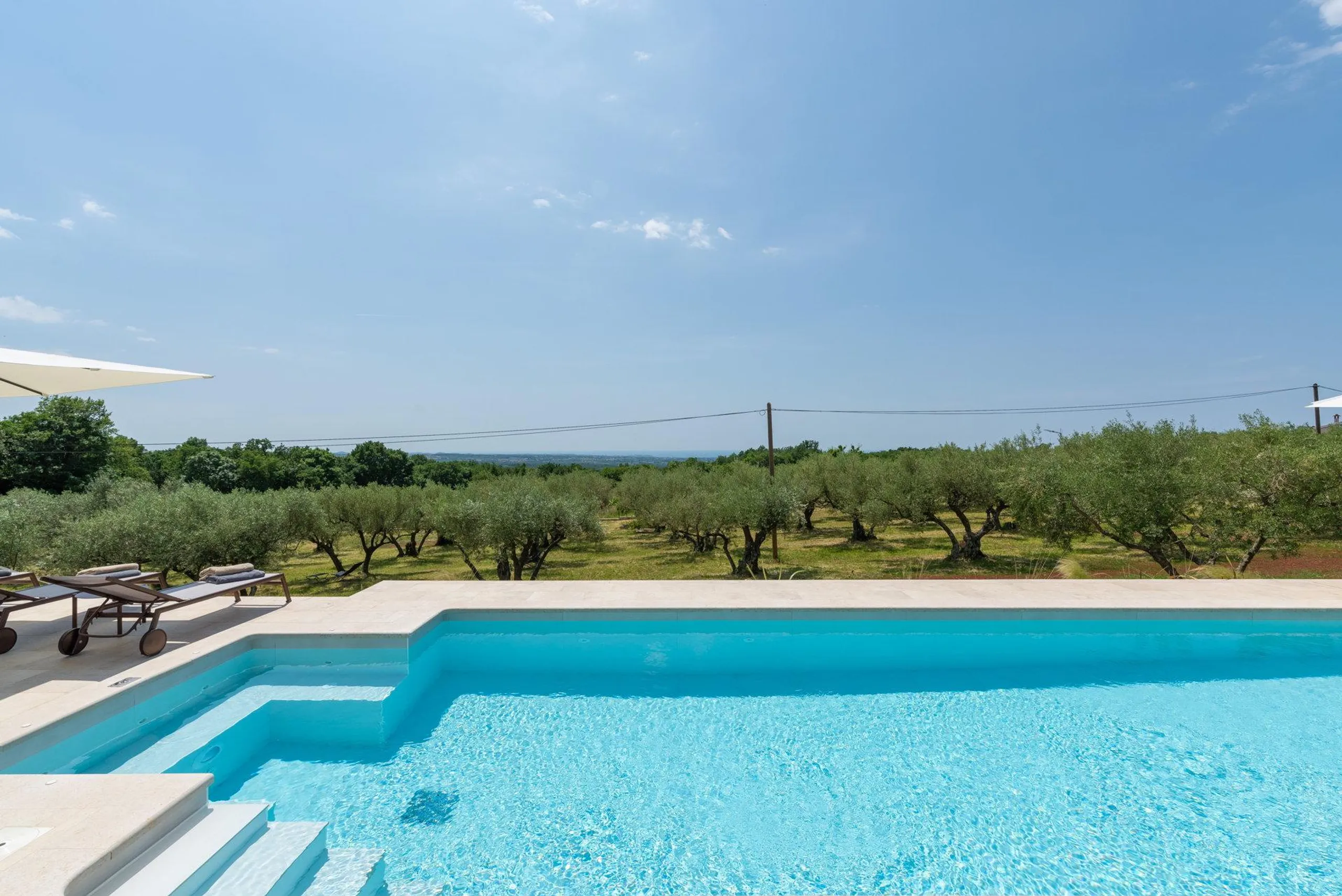 Plush and Inviting 4Bedroom Villa with Private Pool, Jacuzzi and Sauna — photograph 3