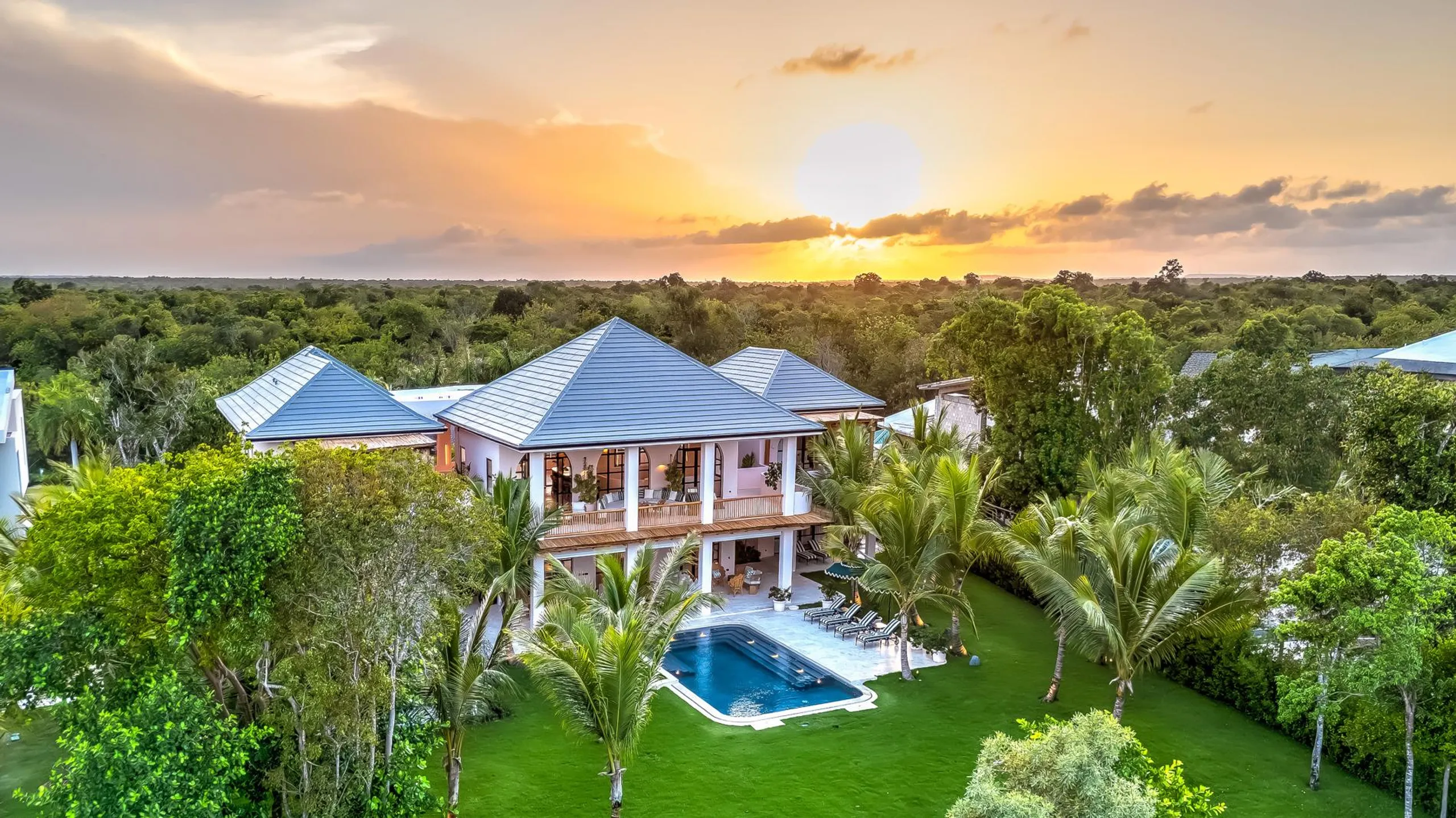 Eclectic 5BR Villa with Private Pool and Lush Surroundings, Punta Cana