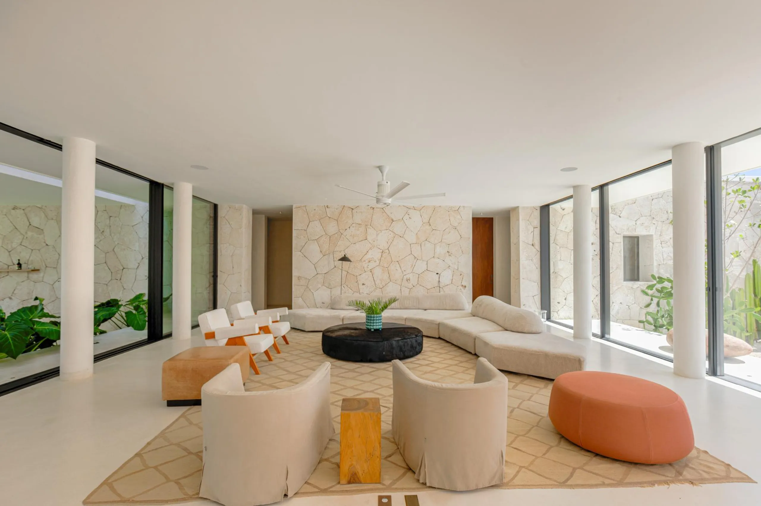 Exquisite Villa with Private Pool Overlooking the 10th Hole of Corales Golf Course — photograph 6