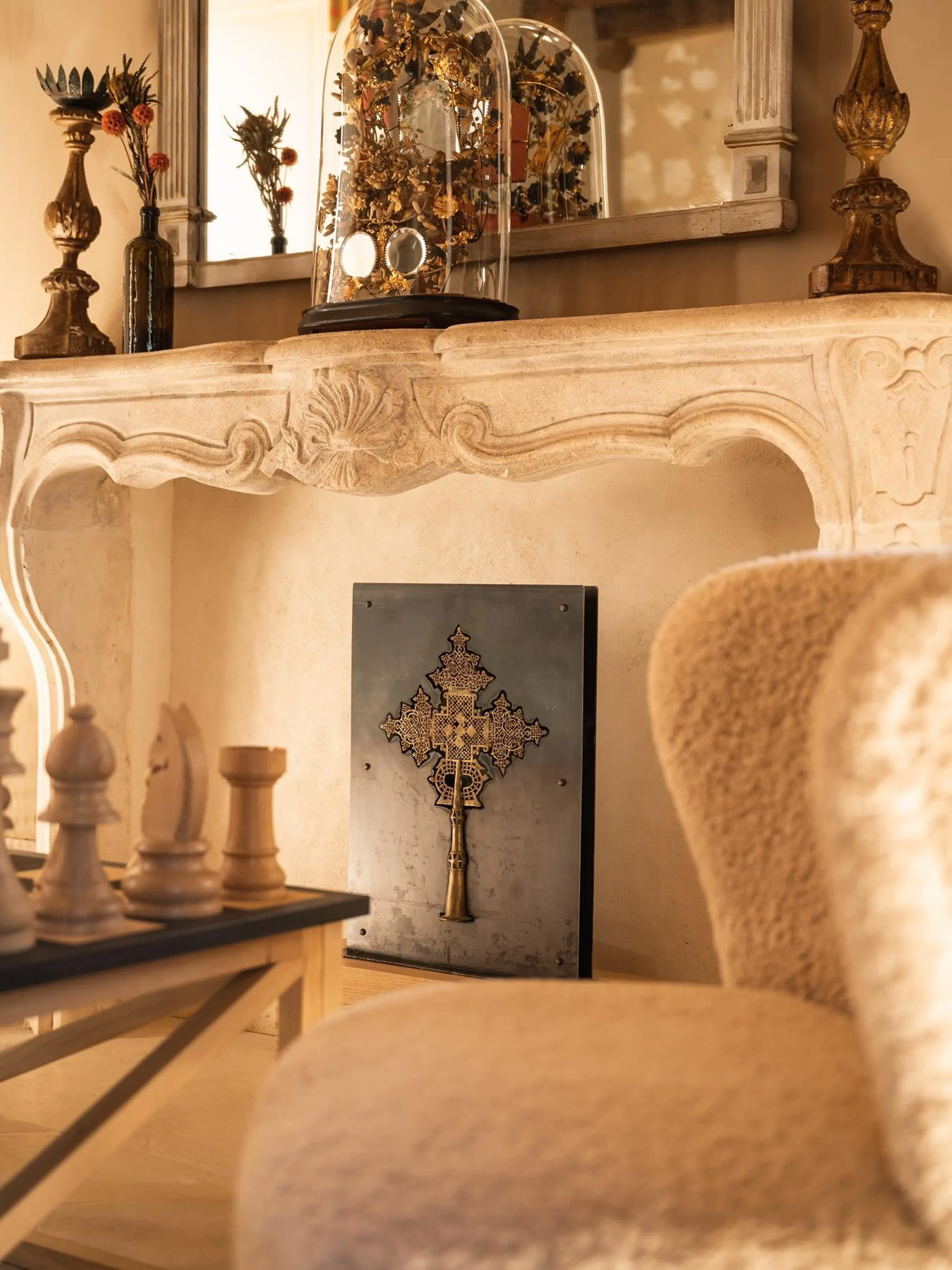 Elegant Chateau with Invigorating Pool — photograph 11