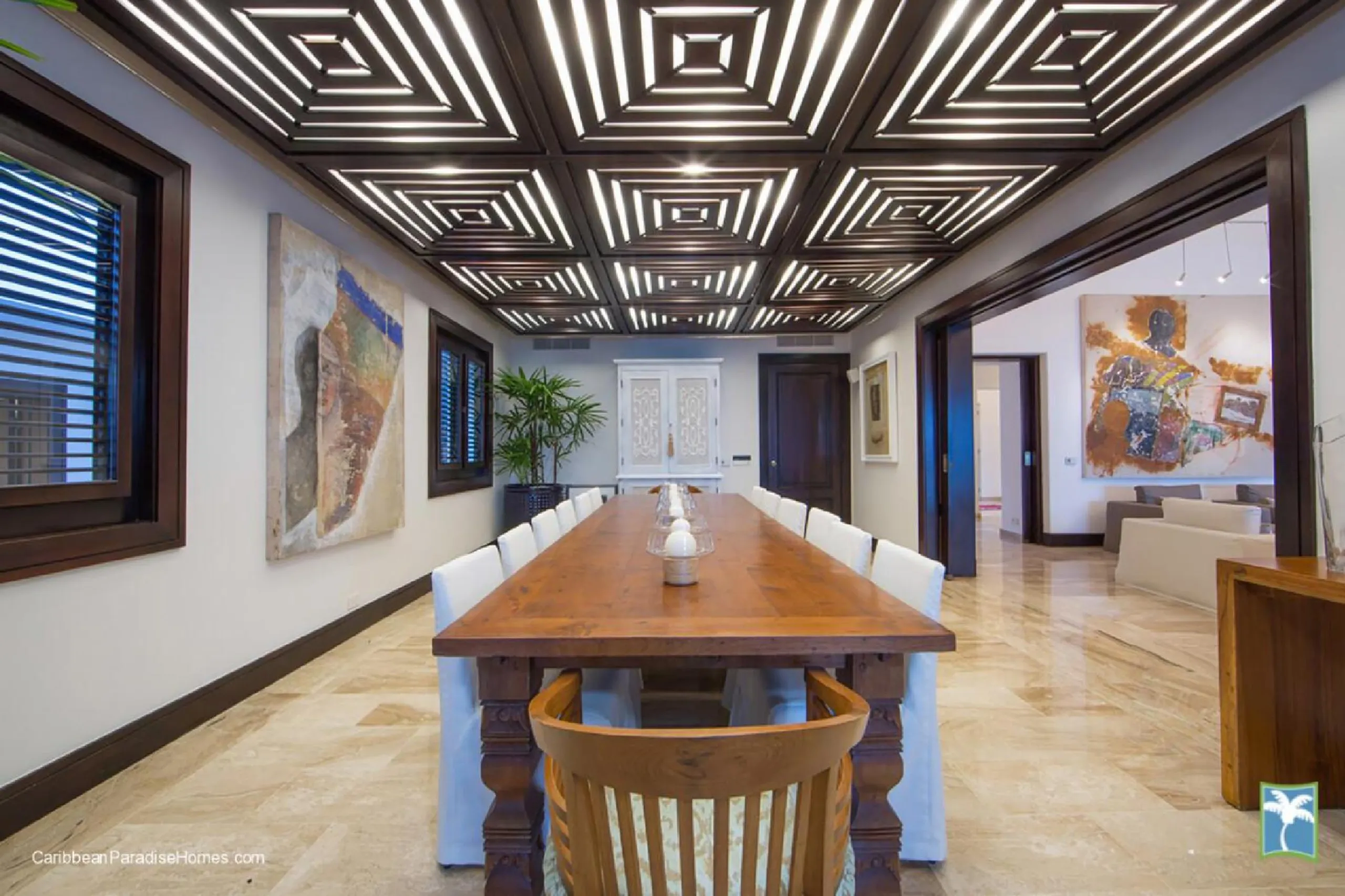 Majestic Oceanfront Villa with Private Pool and Fitness Room — photograph 11
