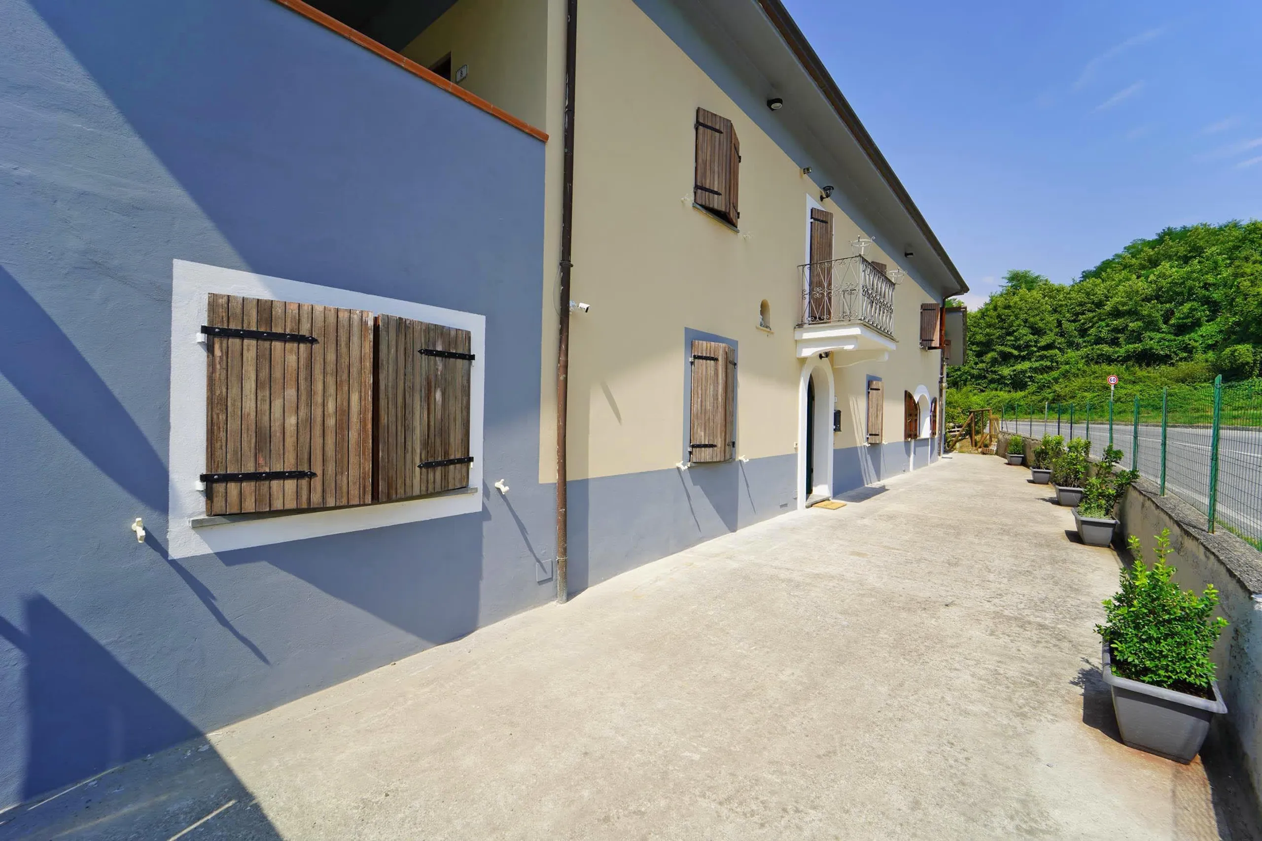 Cozy Country Villa with Scenic Views — photograph 6