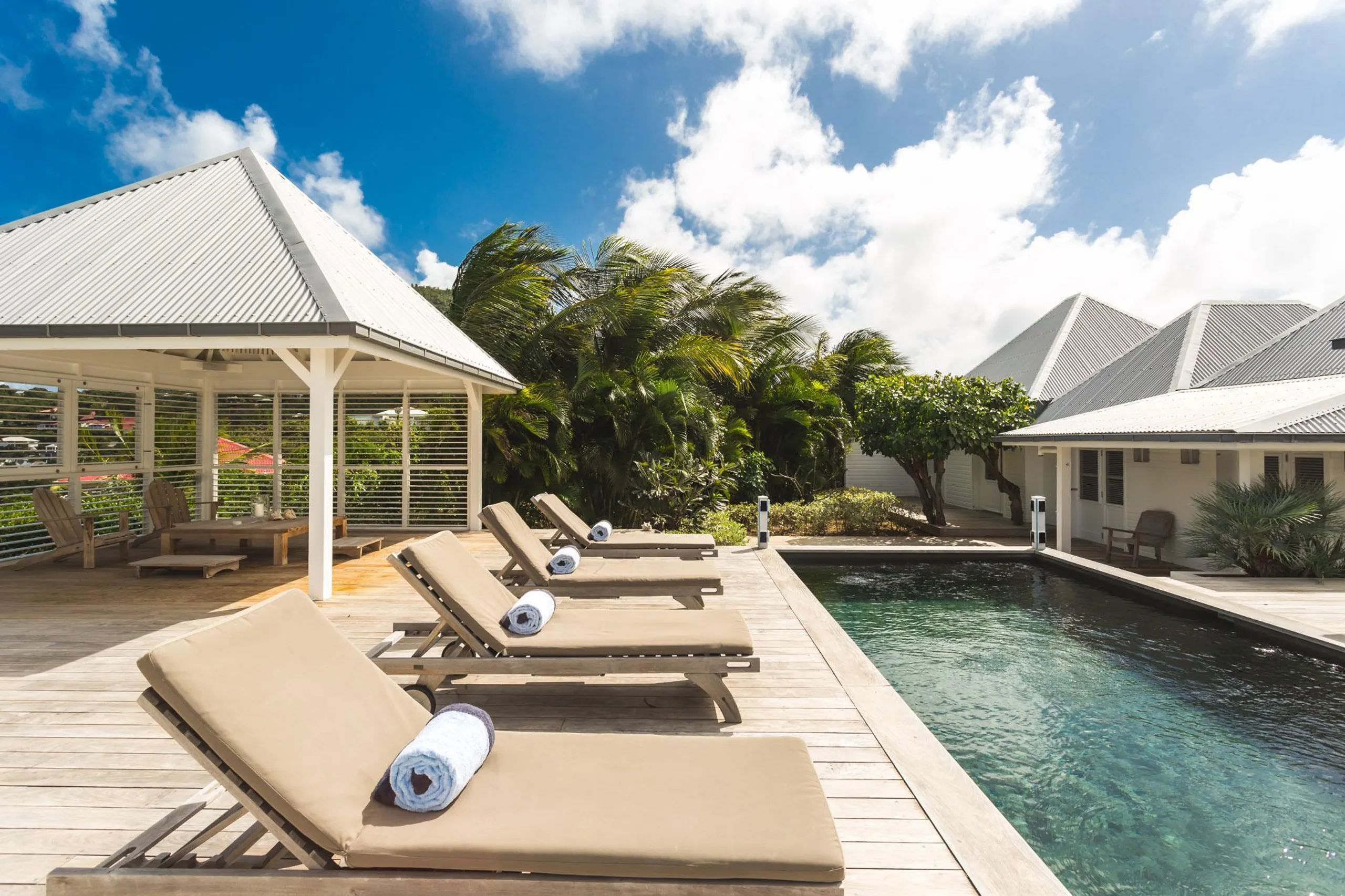 Chic Tropical Villa with Private Pool and Luxury Gazebo — photograph 3