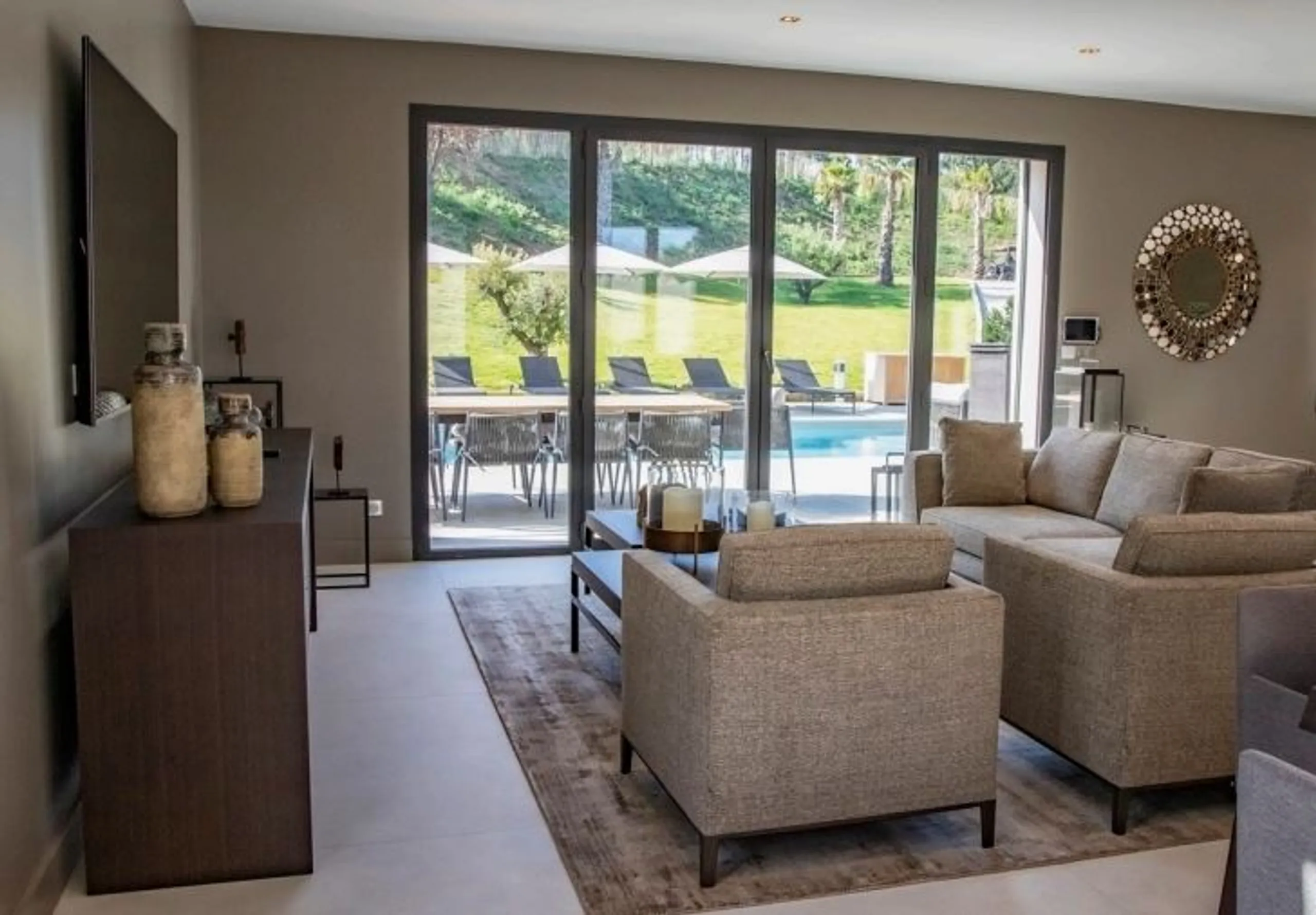 Exquisite 5BR Villa with Heated Pool and Mediterranean Garden — photograph 9