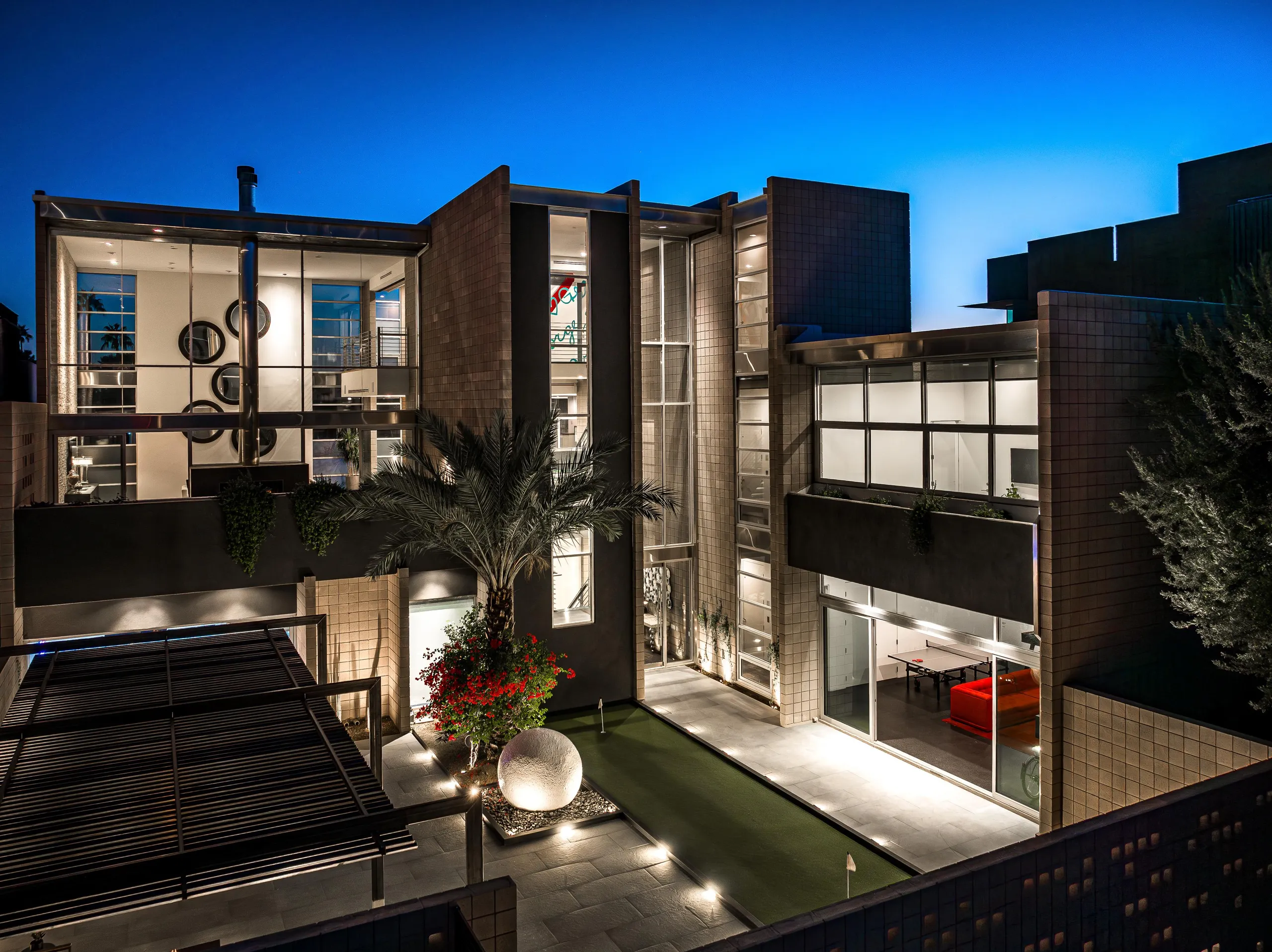 Architectural Masterpiece in Scottsdale with Private Pool and 10,000 Sq. Ft. of Elegance — photograph 2