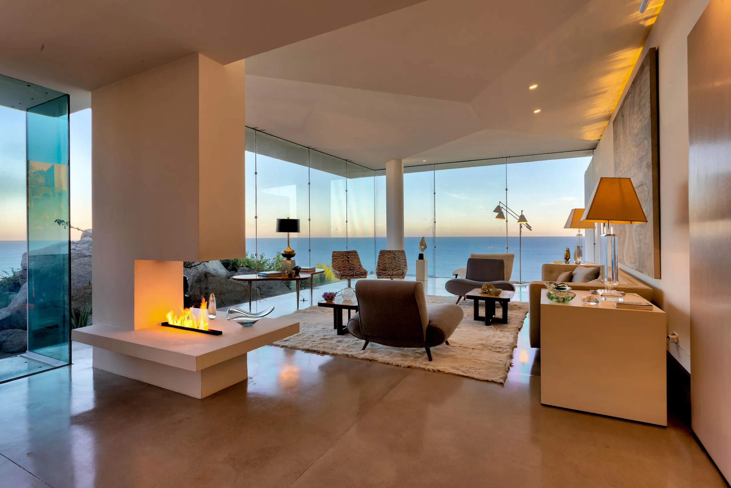 Modern Architectural Masterpiece Estate with Private Pool and Panoramic Ocean Views — photograph 9