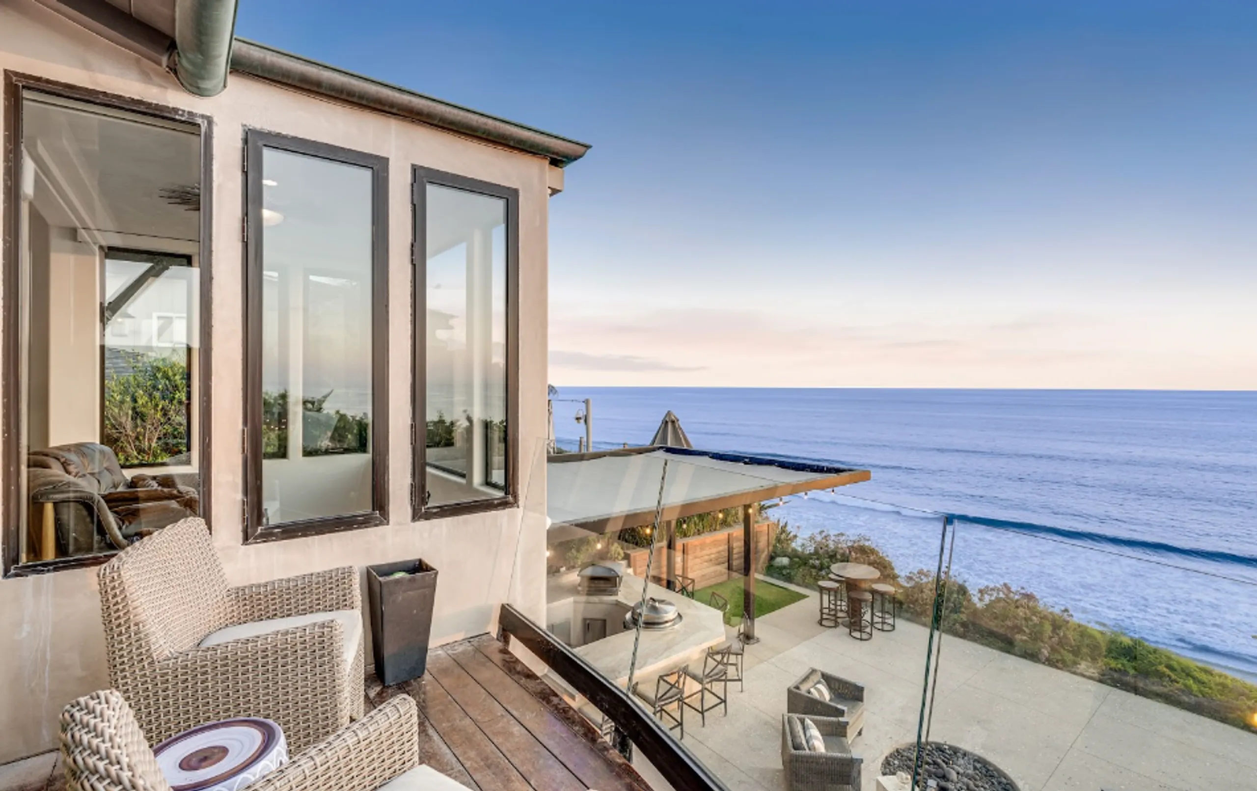 Elegant Three-Story Villa with Overlooking Pacific Ocean Views and North County Beaches Nearby — photograph 7