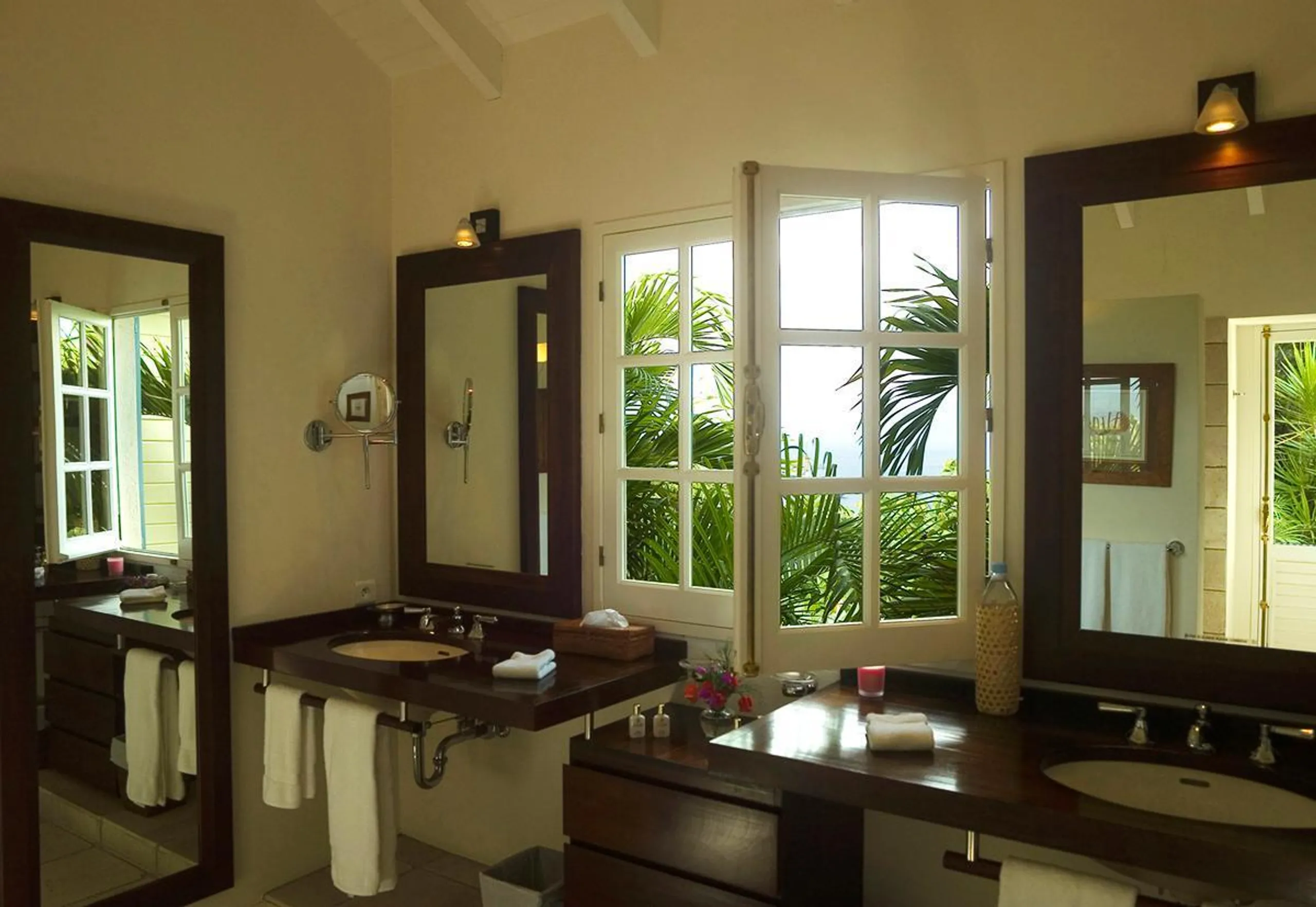 Elegant Paradise Escape with Private Pool and Ocean Views — photograph 11