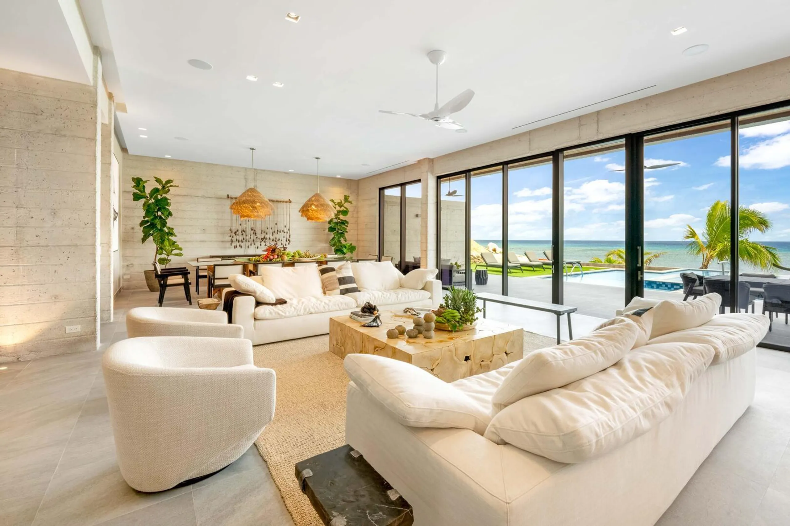 Captivating Oceanfront Villa in Gun Bay with Infinity Pool, Outdoor Grill, and Firepit — photograph 8