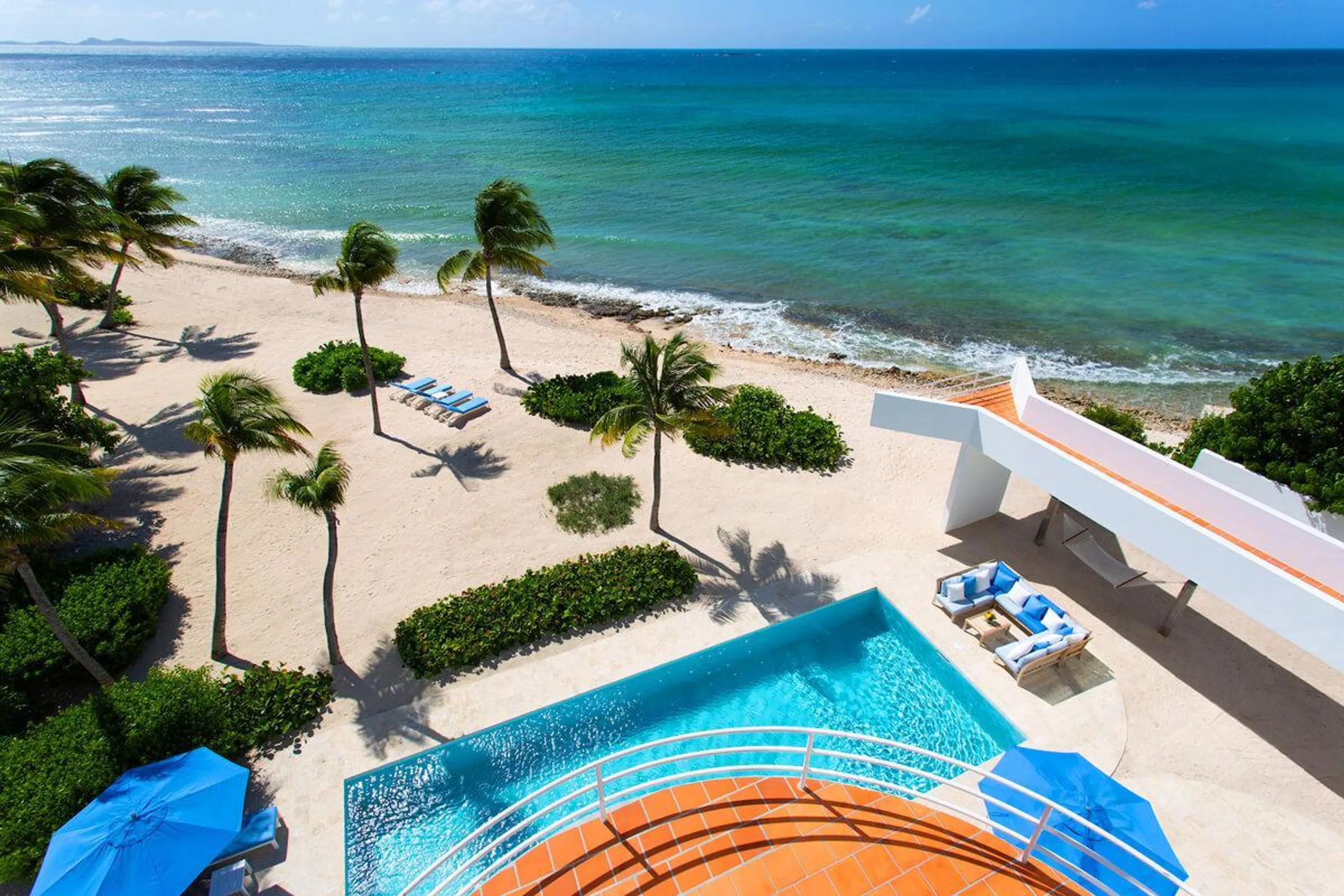 Grand Luxury Beach Front Villa with Private Pool and Skywalk Overlooking Caribbean Sea — photograph 8