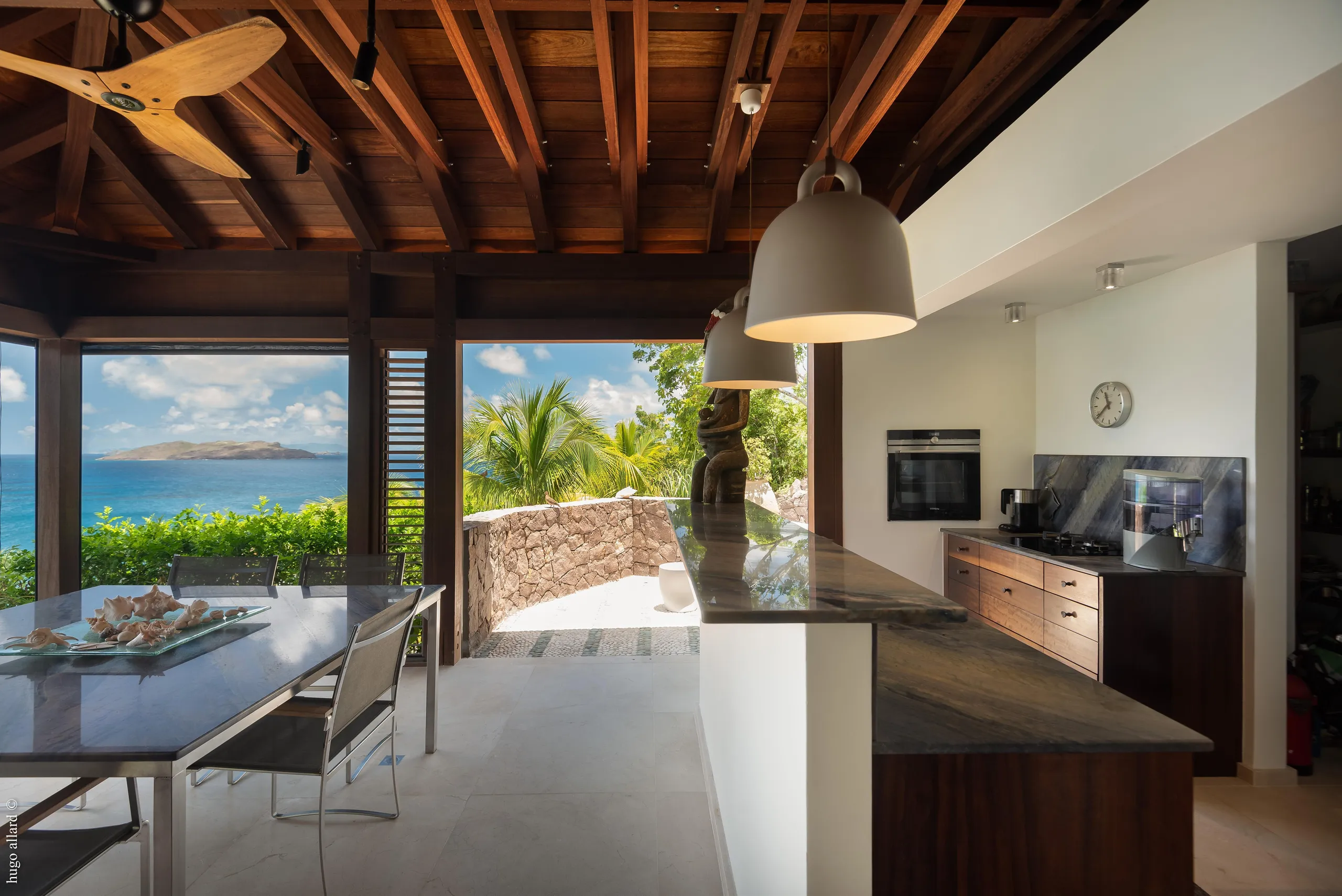 Rejuvenating Seaside Villa with Private Pool and Walks to Beach — photograph 7