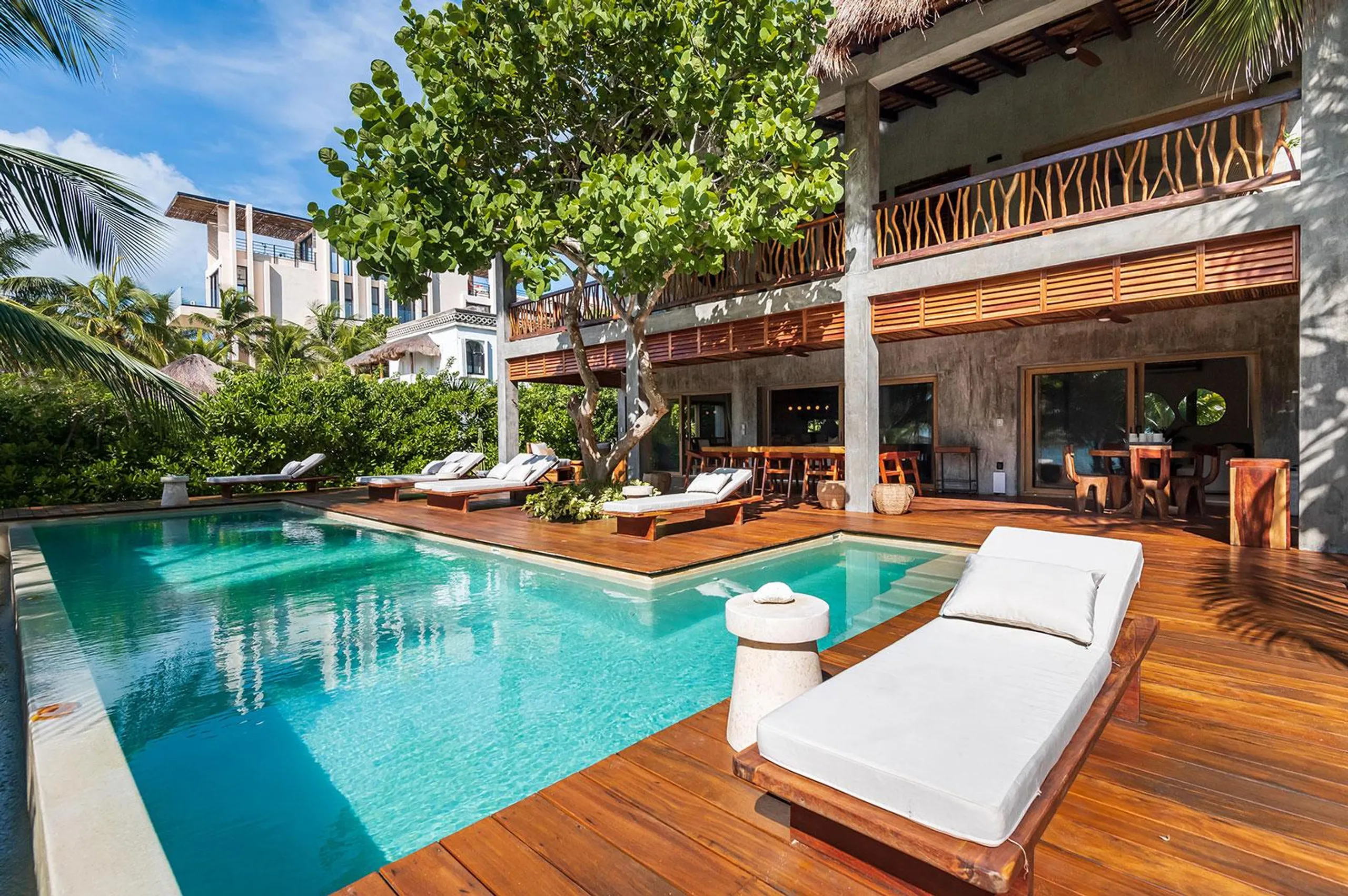 A Majestic Retreat with Pool, Mountain Vistas, and Oceanfront Splendor VILLAWAY® — photograph 8