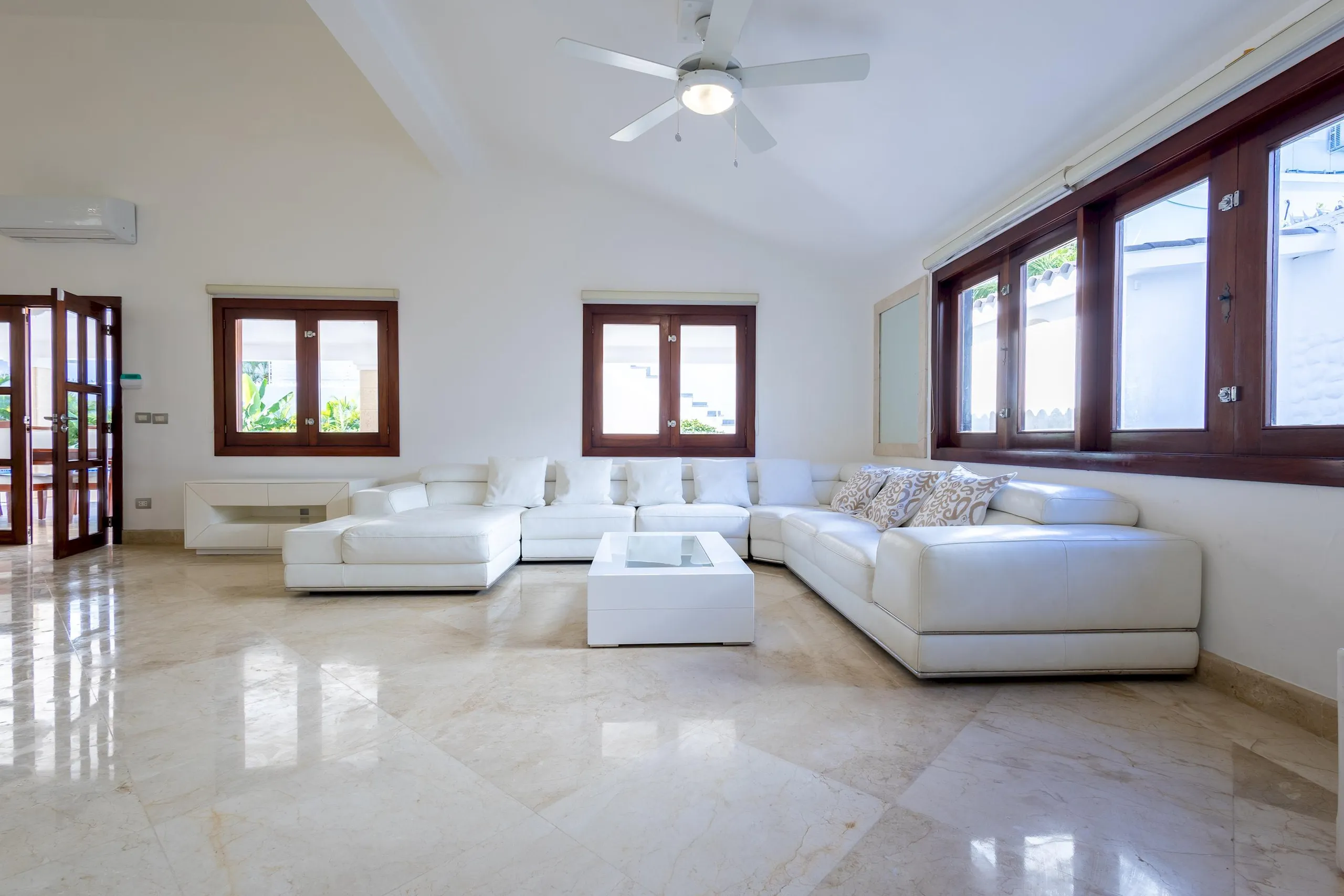 Deluxe Punta Cana Villa with Private Pool and Walks to Beach — photograph 7
