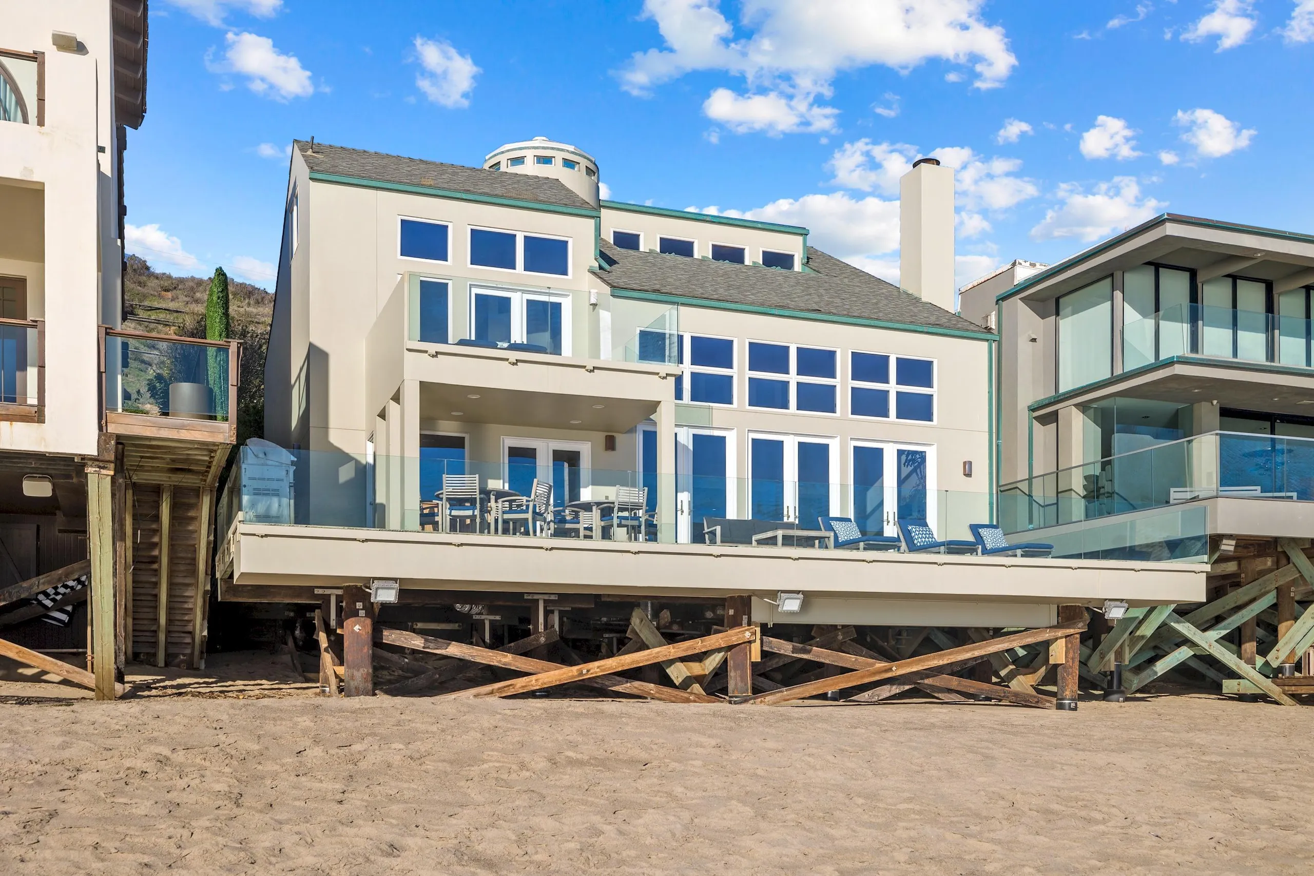 Serene Beachfront Villa in Malibu with Panoramic Ocean Views — photograph 7