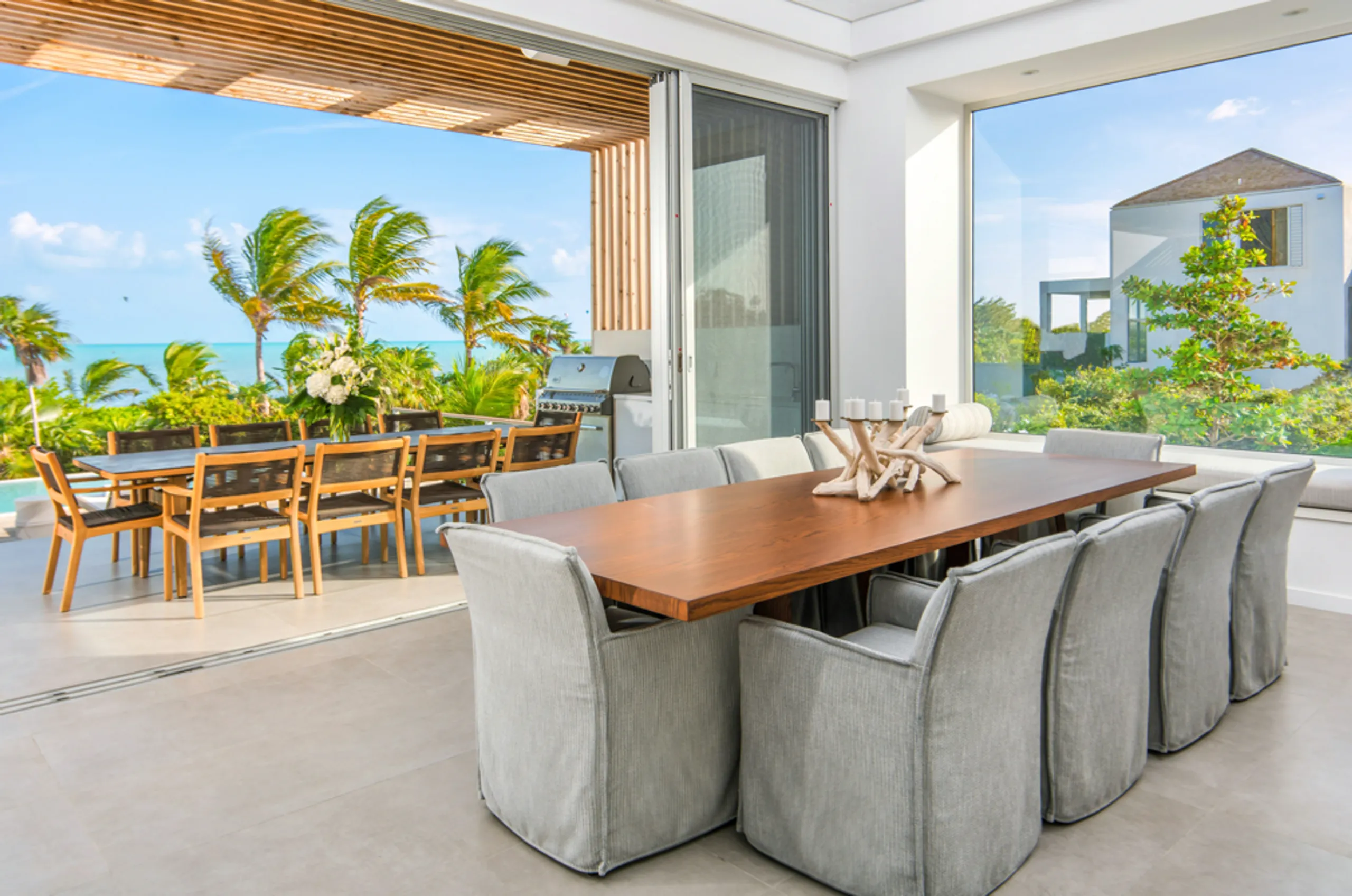Long Bay Beach Villa with Infinity Pool and Stunning Ocean Views — photograph 9