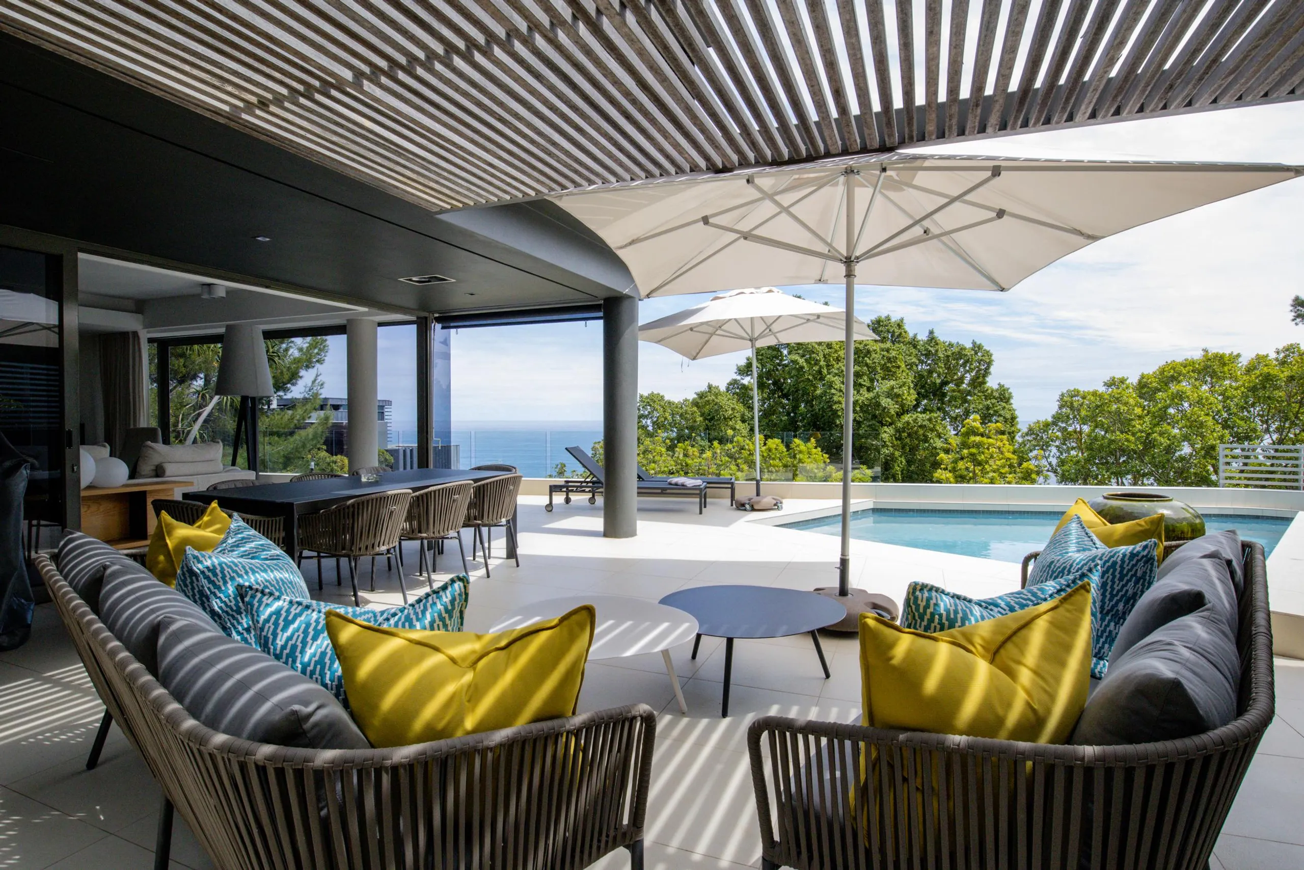 Contemporary Luxe Villa with Mountain and Ocean Views — photograph 3