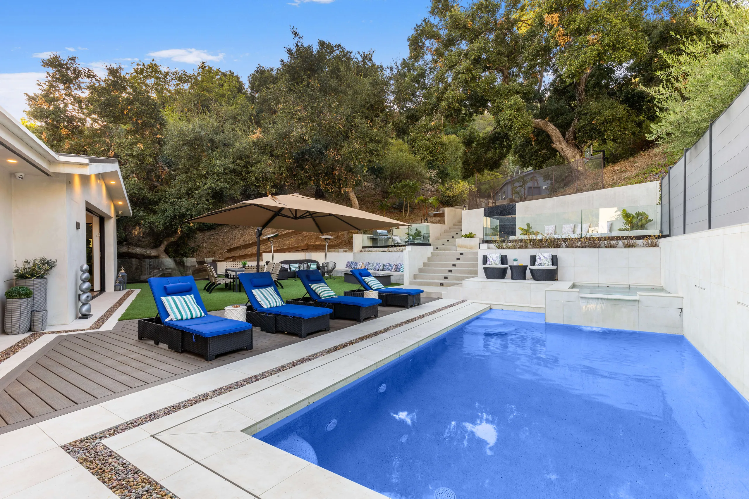 Sophisticated Laurel Canyon Villa with Pool and Backyard Lounge — photograph 7