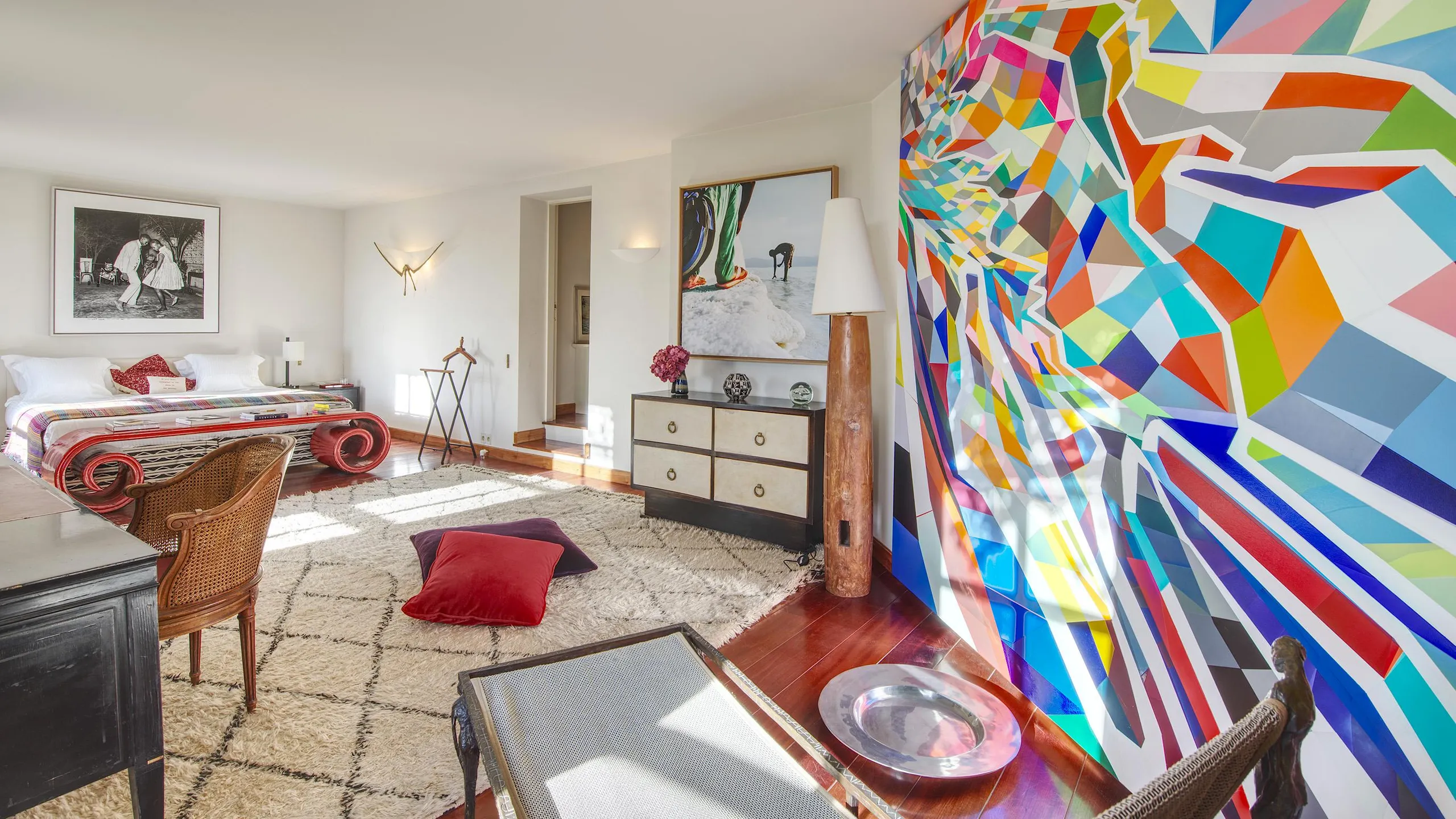 Sumptuous Escape Villa with Poolside and Panoramic Mountain Views — photograph 11