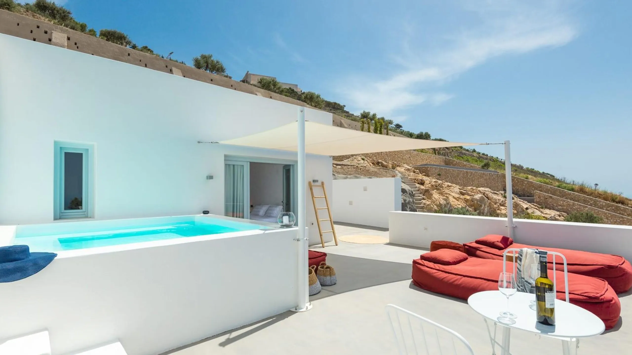 Deluxe Villa with Private Heated Infinity Pool and Panoramic Views of The Island — photograph 7
